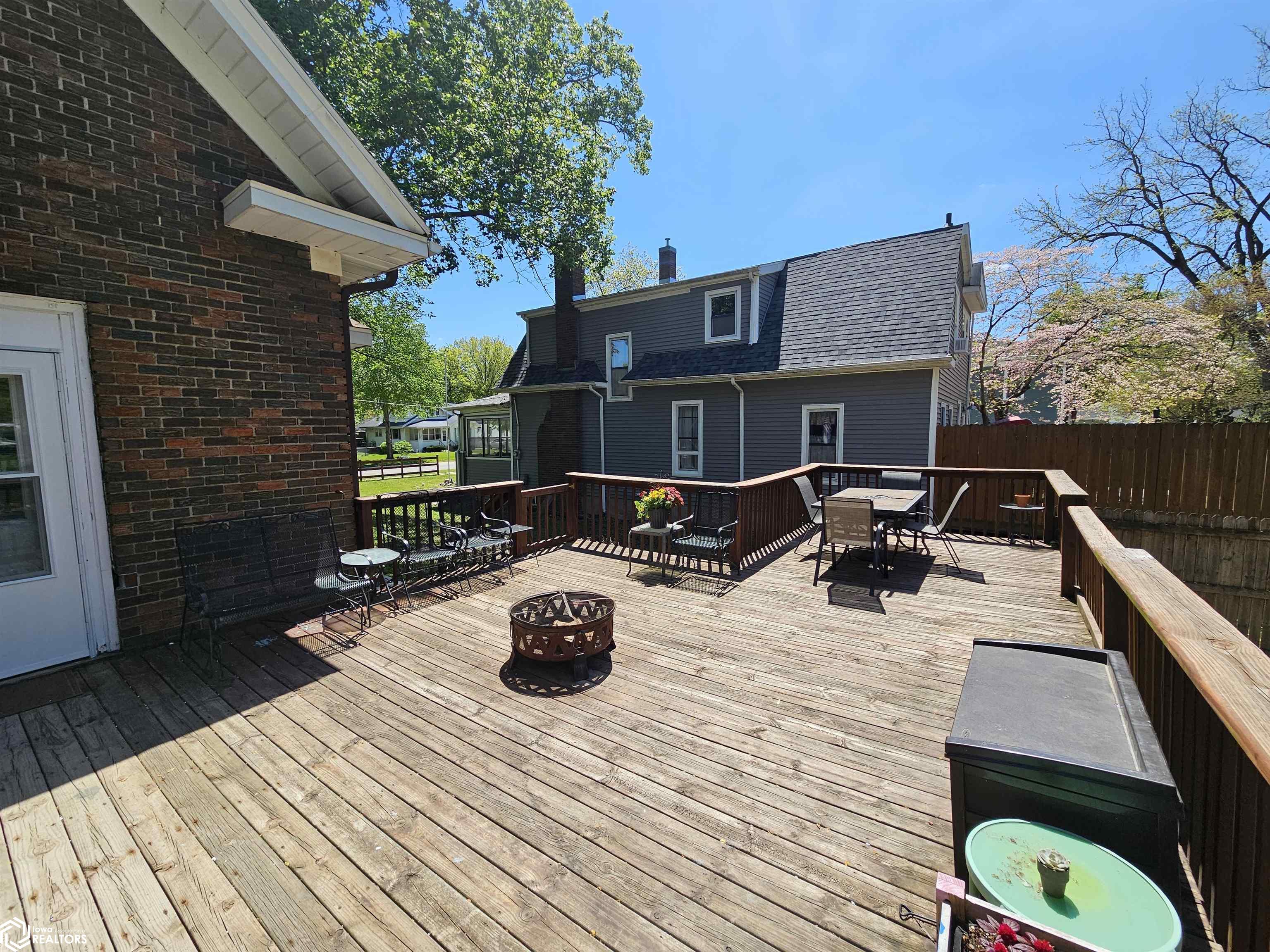 1201 S Starr Avenue, Burlington, Iowa image 2