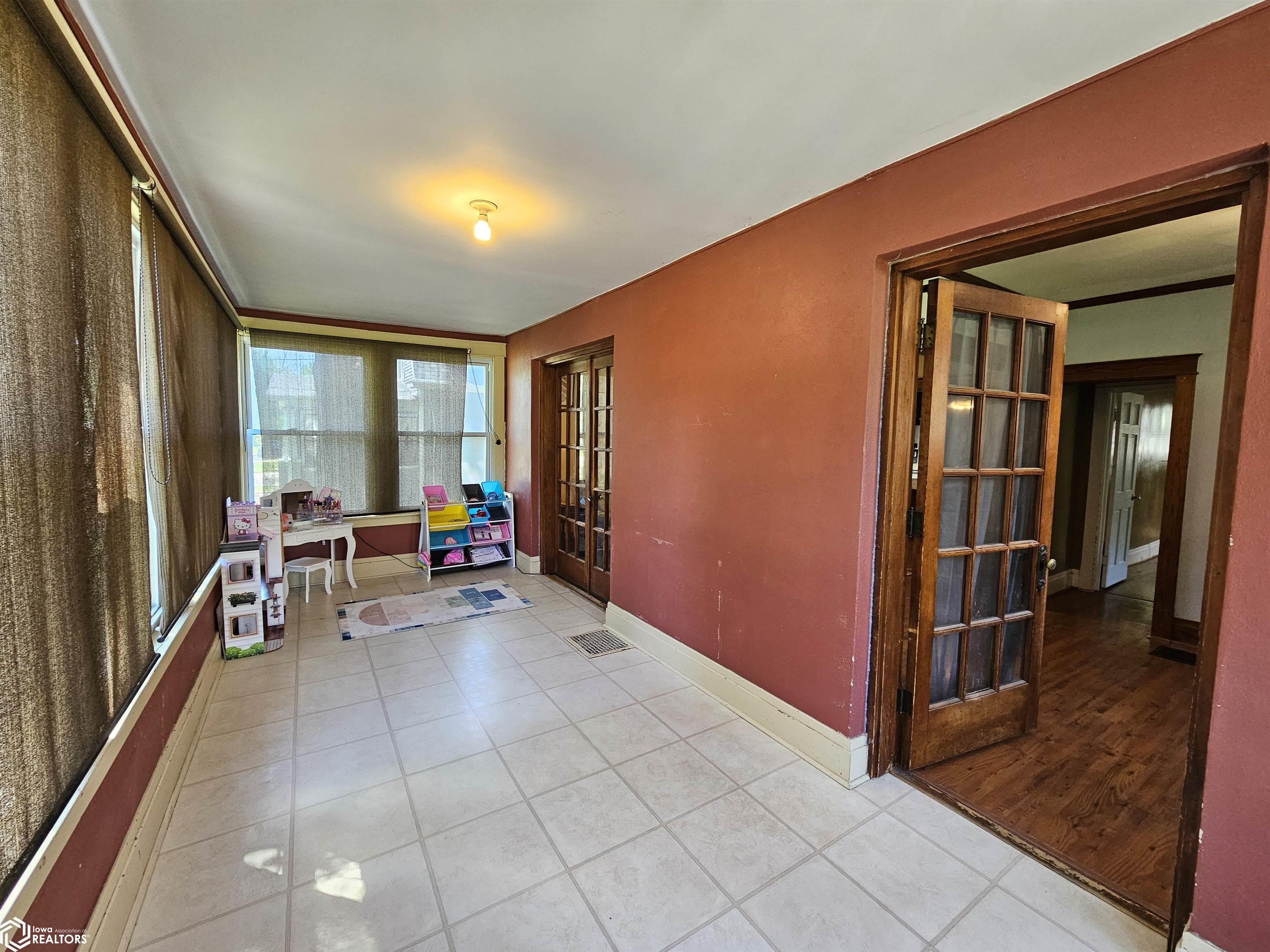1201 S Starr Avenue, Burlington, Iowa image 12