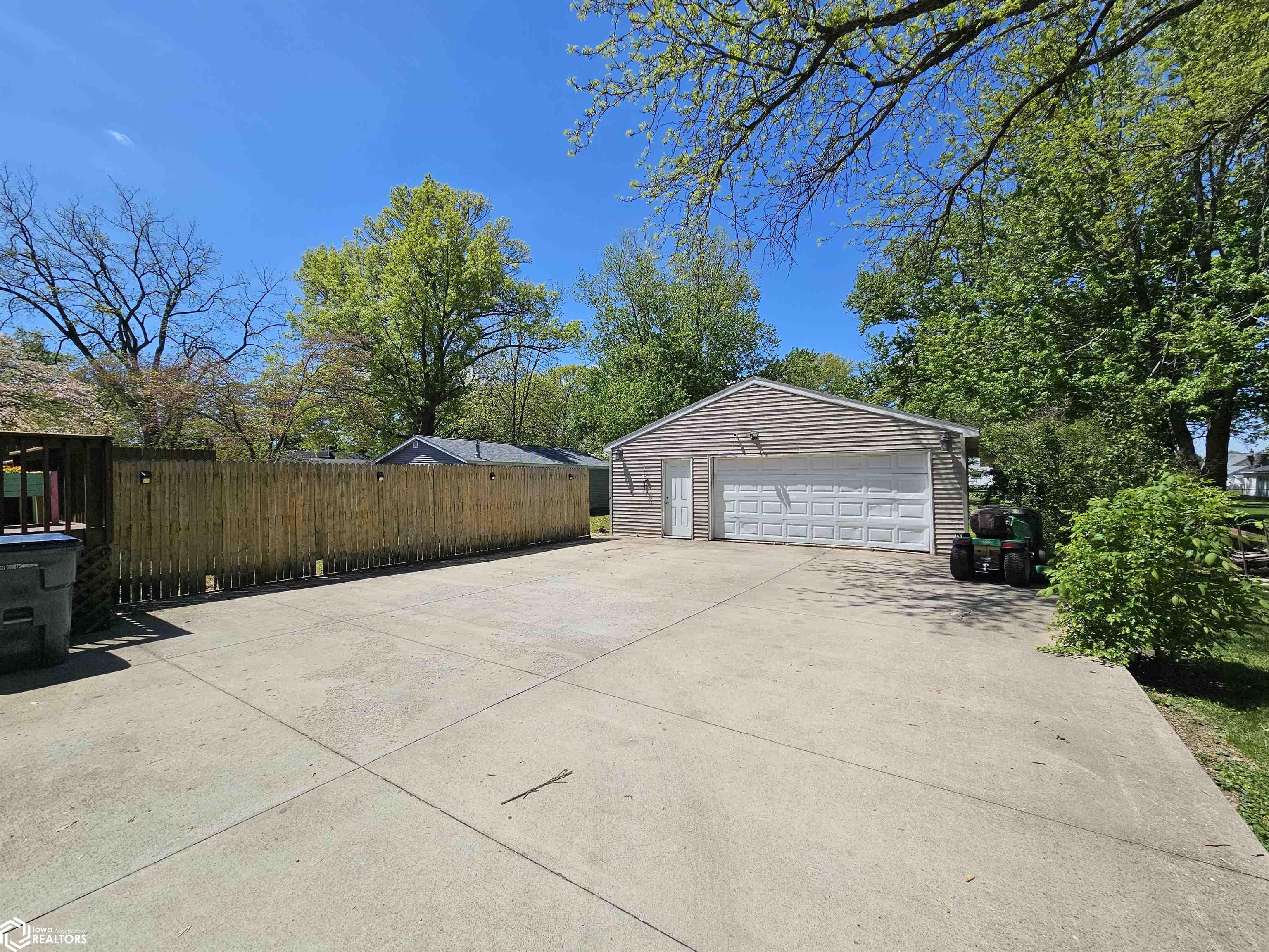1201 S Starr Avenue, Burlington, Iowa image 13