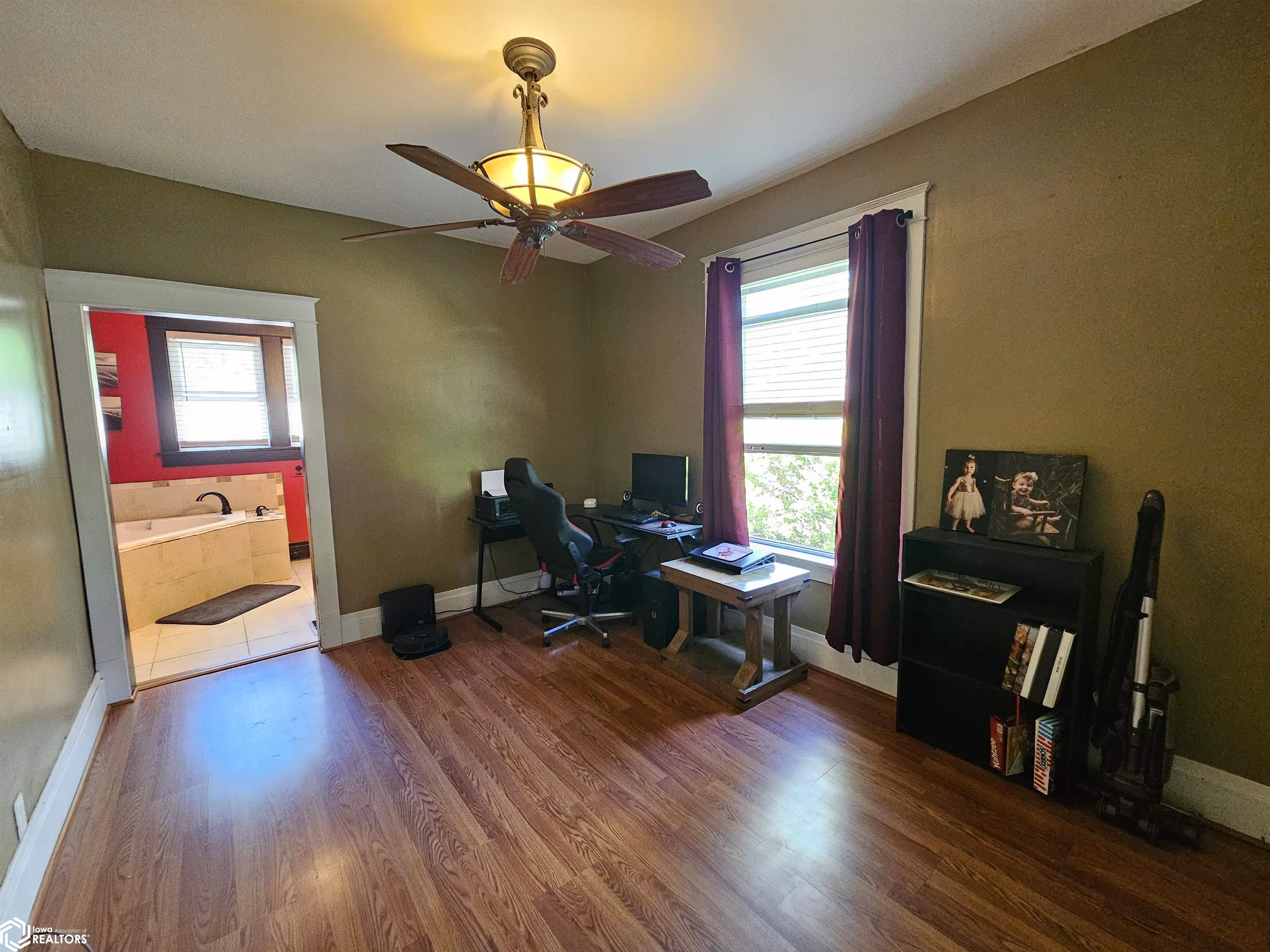 1201 S Starr Avenue, Burlington, Iowa image 7