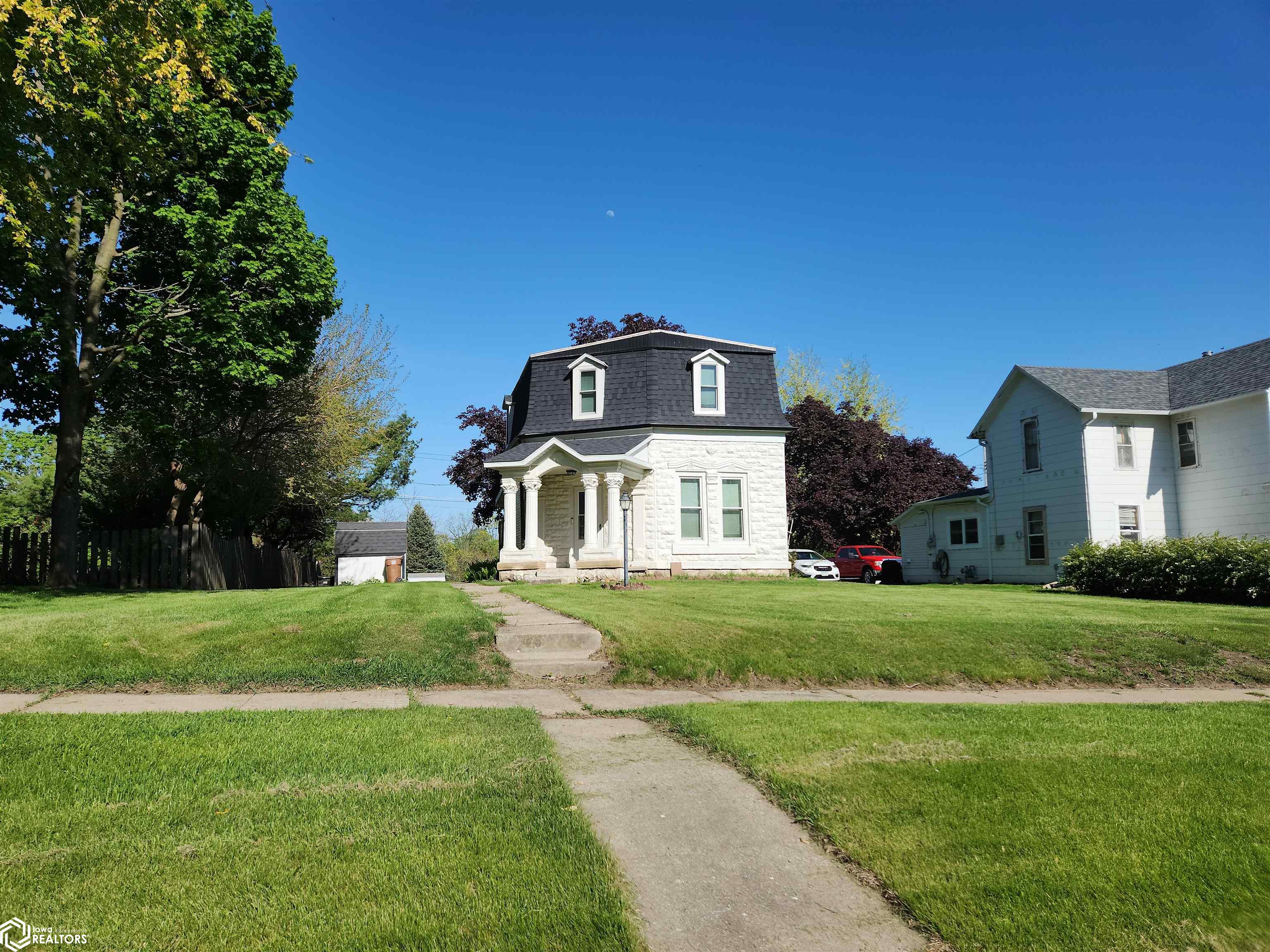 814 Summer Street, Grinnell, Iowa image 2