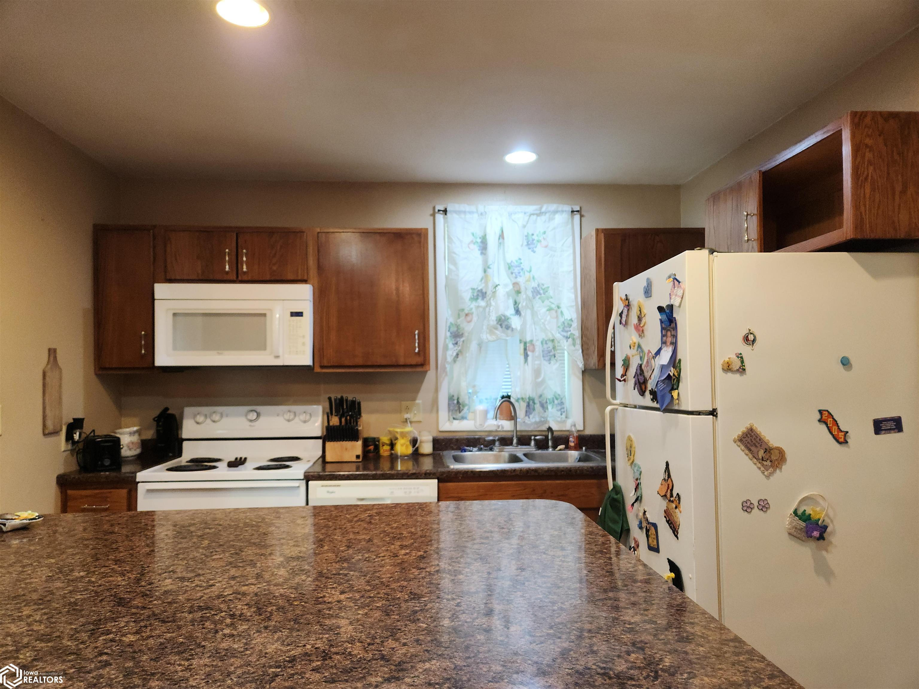 814 Summer Street, Grinnell, Iowa image 17