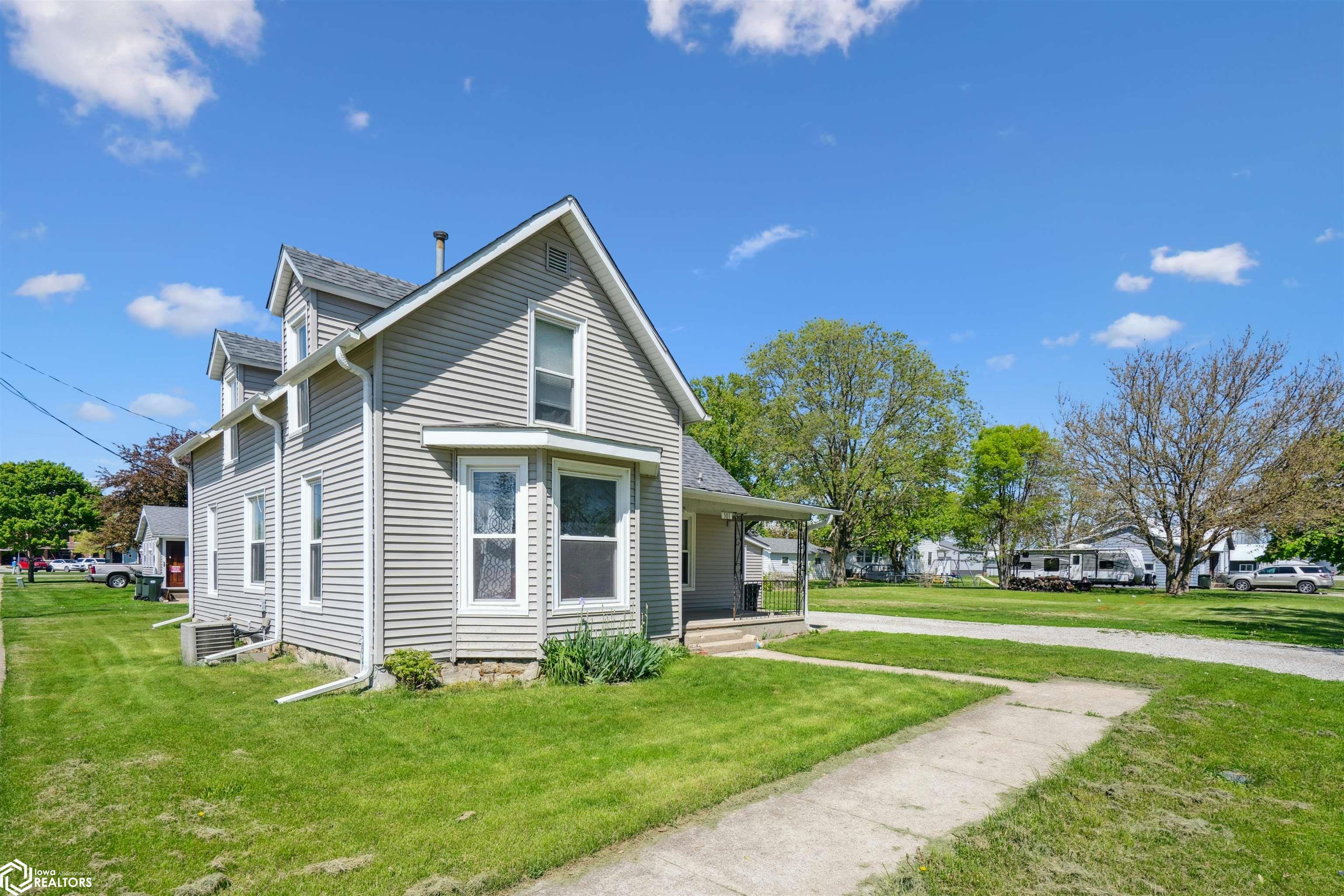 301 E Madison Street, Montezuma, Iowa image 3