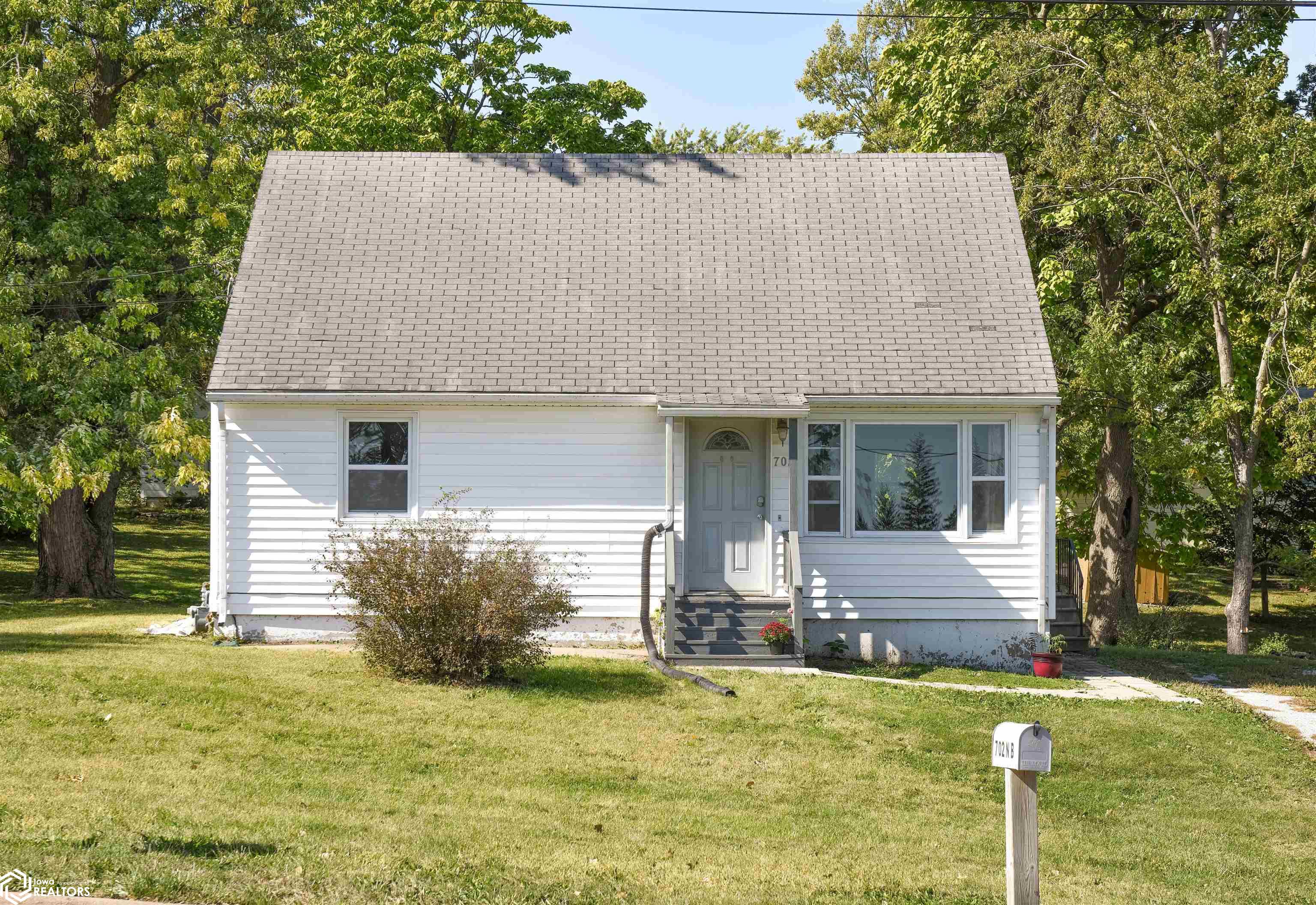 702 N B Street, Fairfield, Iowa image 2
