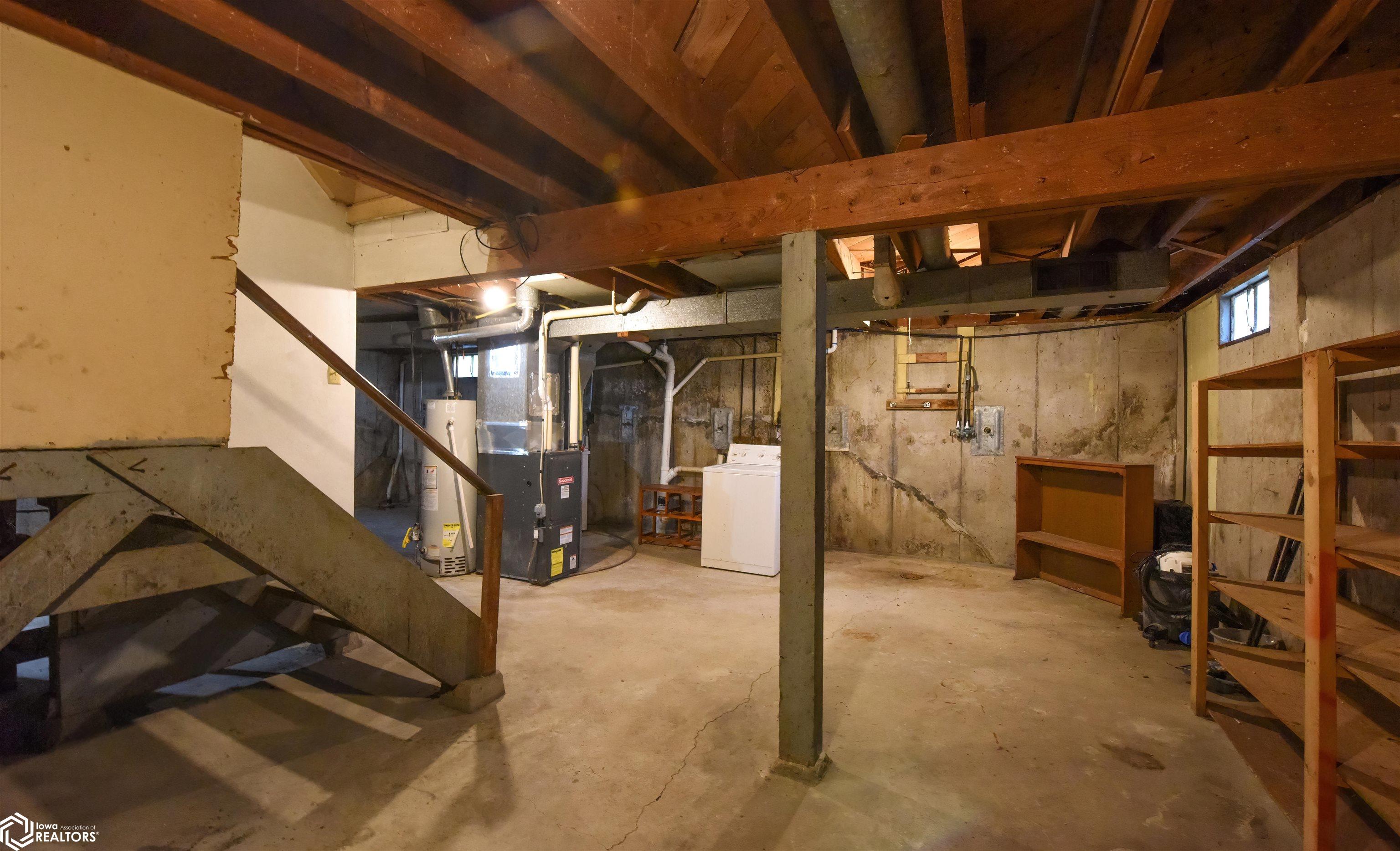 702 N B Street, Fairfield, Iowa image 31