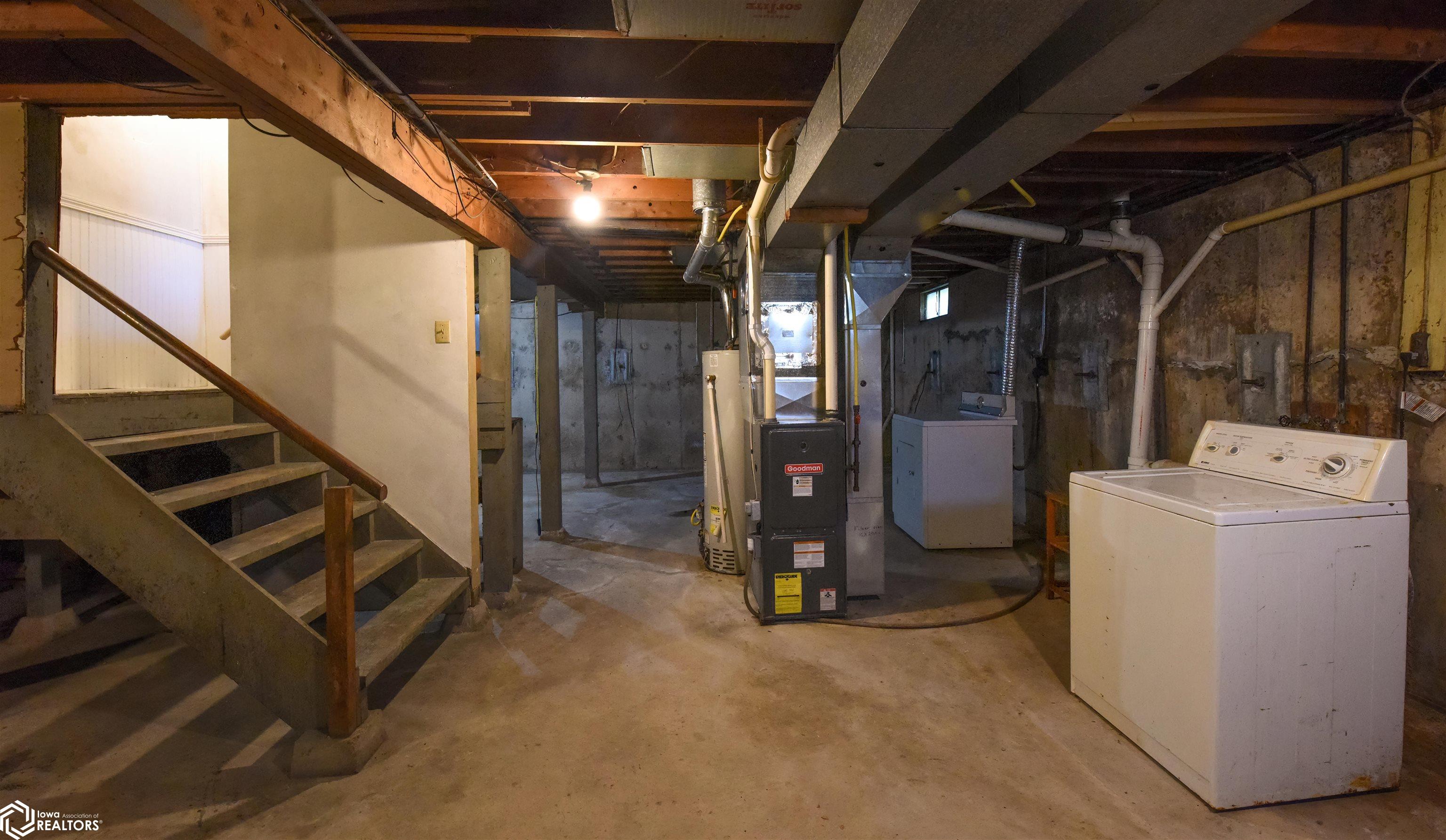 702 N B Street, Fairfield, Iowa image 32
