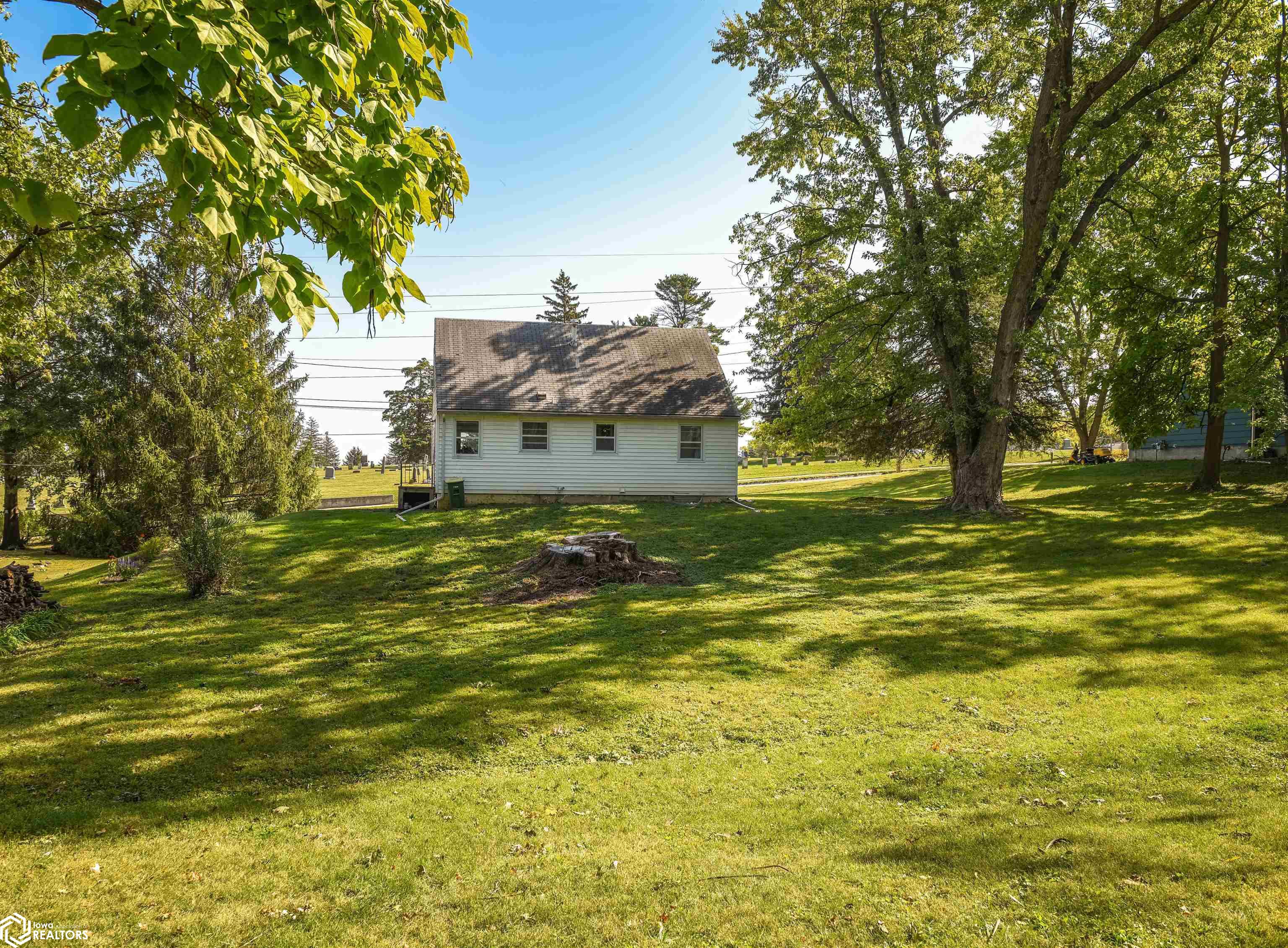 702 N B Street, Fairfield, Iowa image 6