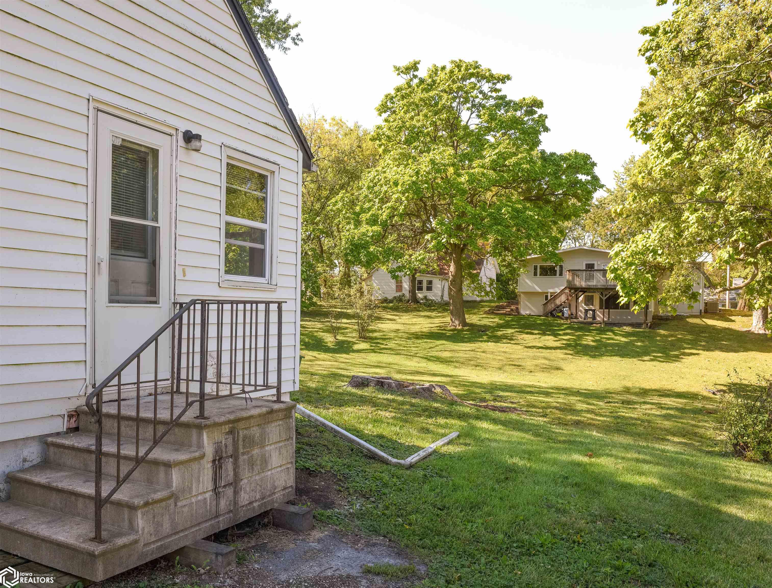 702 N B Street, Fairfield, Iowa image 9
