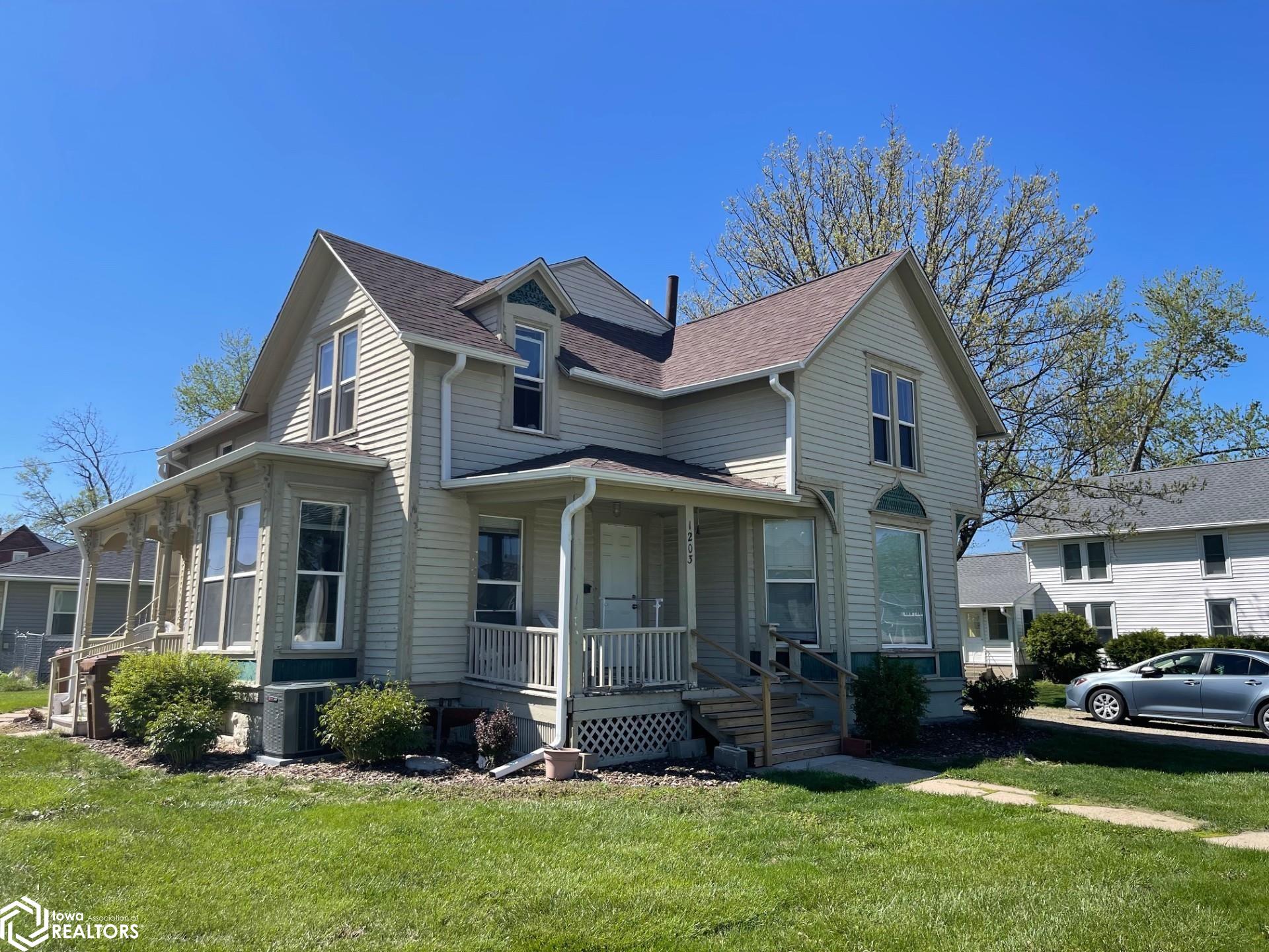 1208 Main Street, Grinnell, Iowa image 8