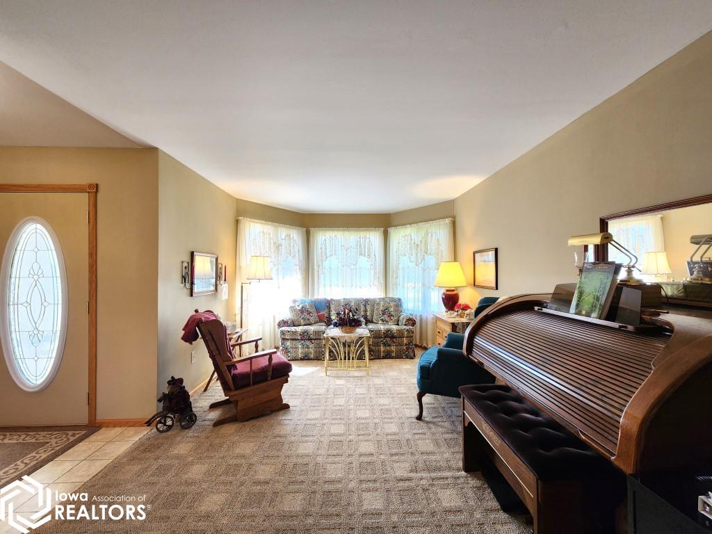 1112 Sapphire Court, Mason City, Iowa image 2
