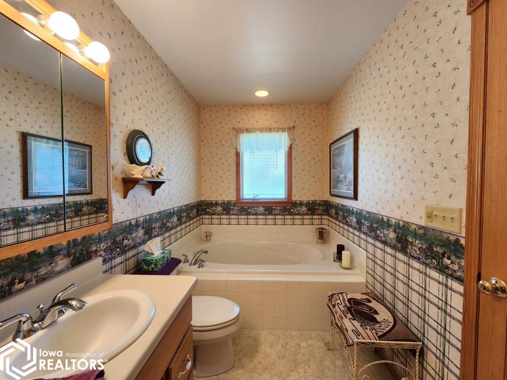 1112 Sapphire Court, Mason City, Iowa image 17