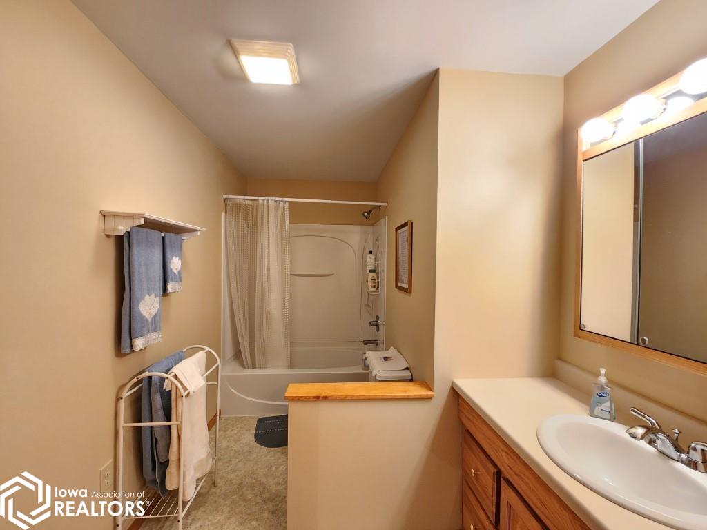 1112 Sapphire Court, Mason City, Iowa image 25