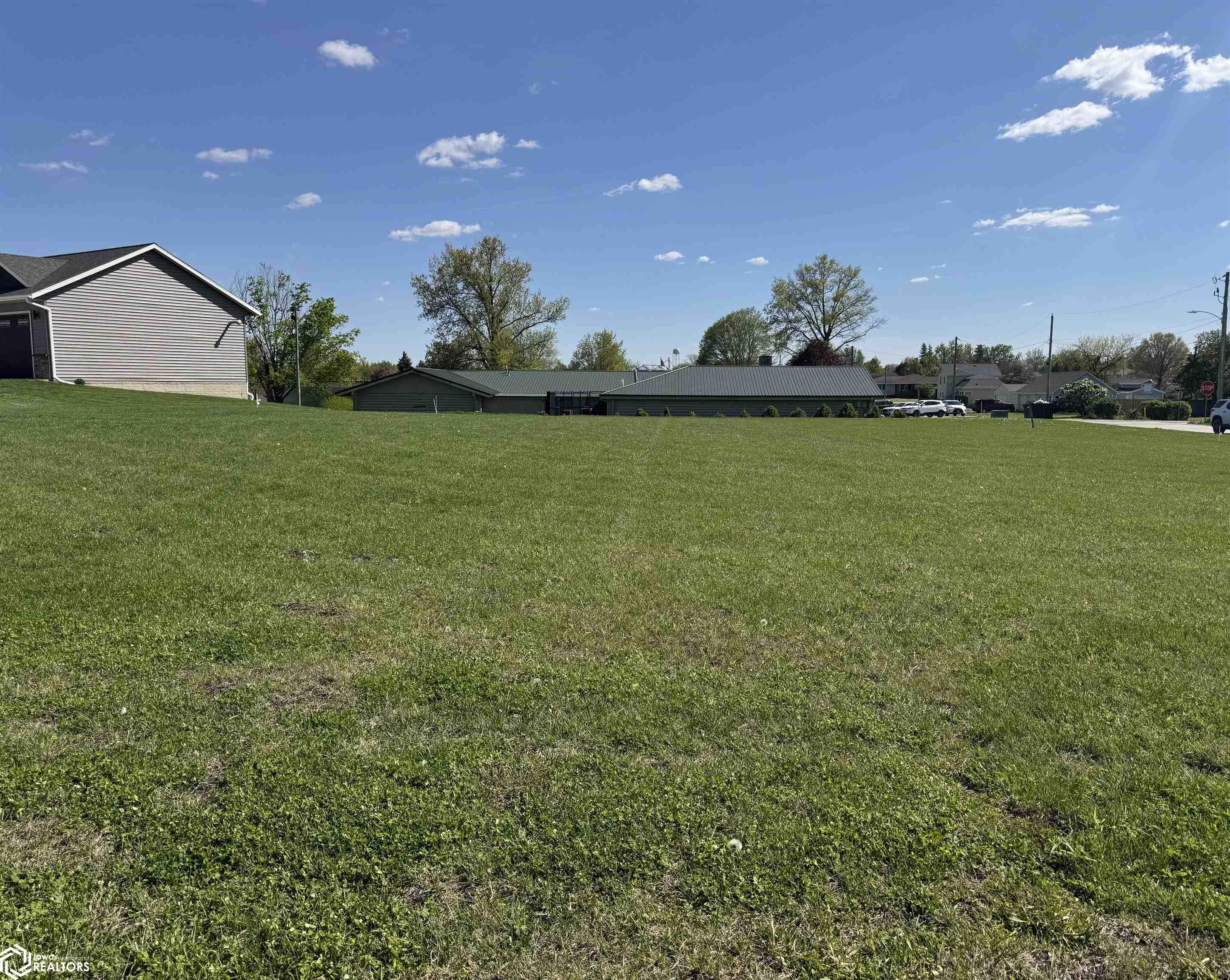 302 304 N Vine Street, Le Grand, Iowa image 1