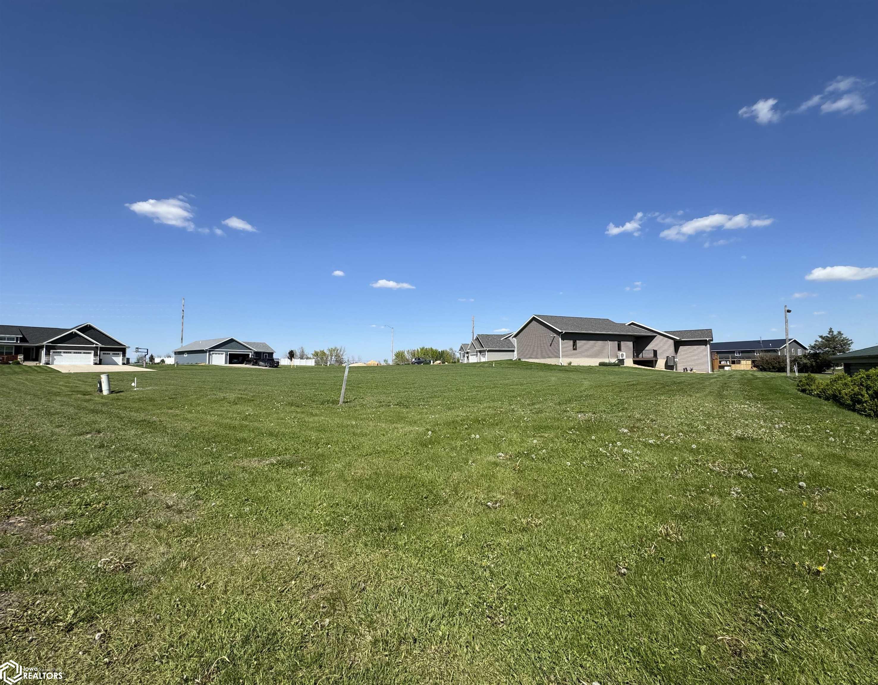 302 304 N Vine Street, Le Grand, Iowa image 2