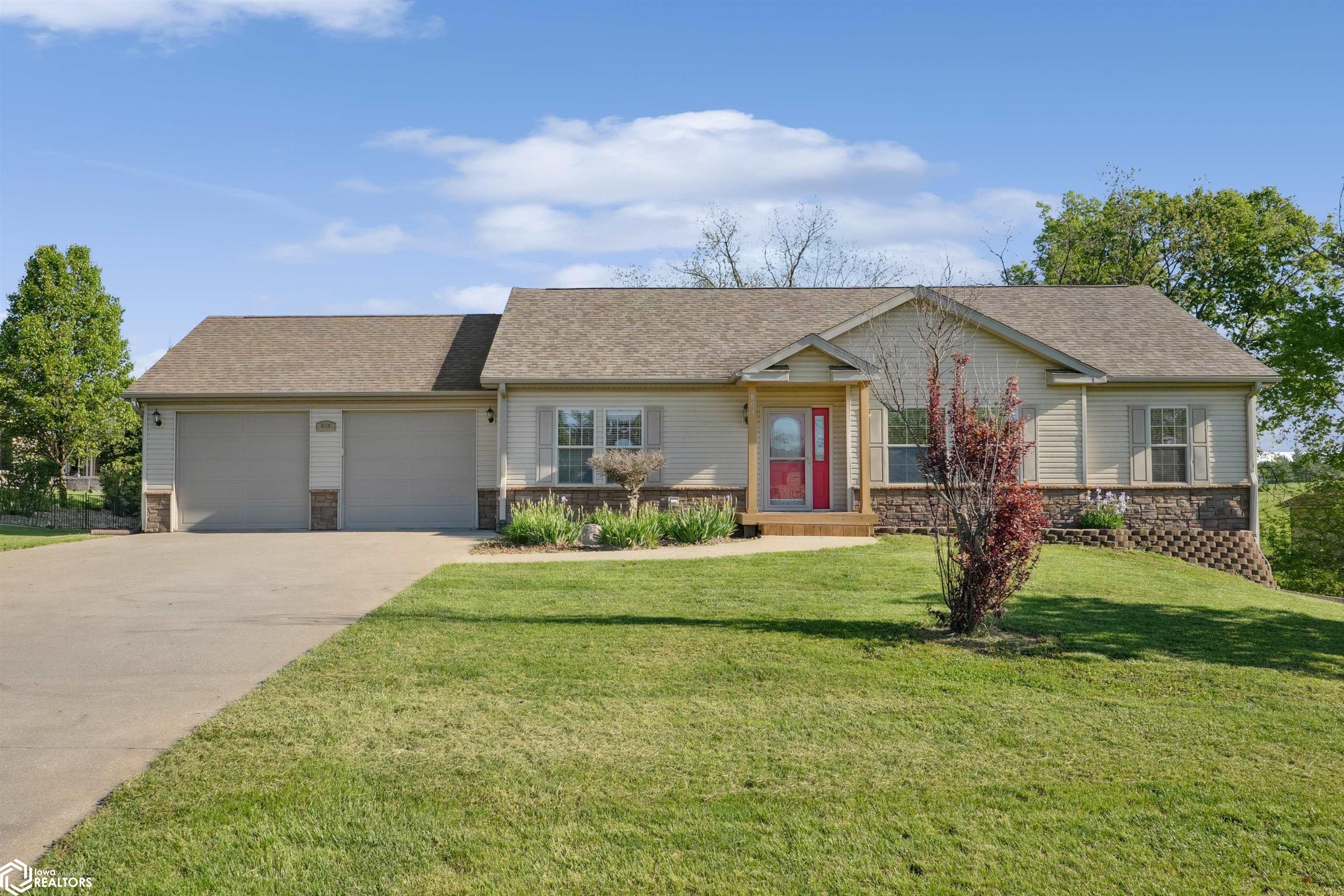 803 E Bell Drive, Mount Pleasant, Iowa image 1