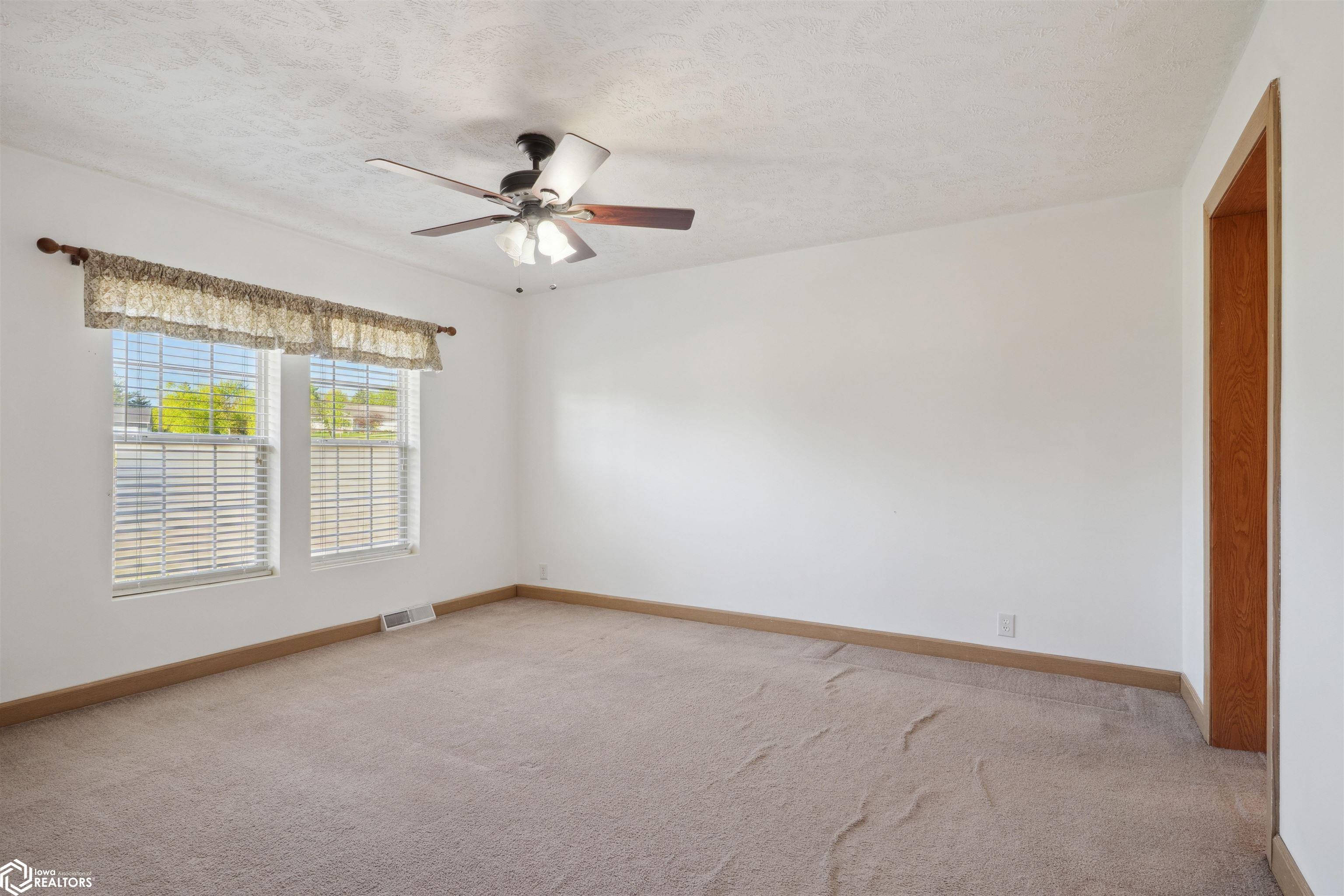 803 E Bell Drive, Mount Pleasant, Iowa image 16