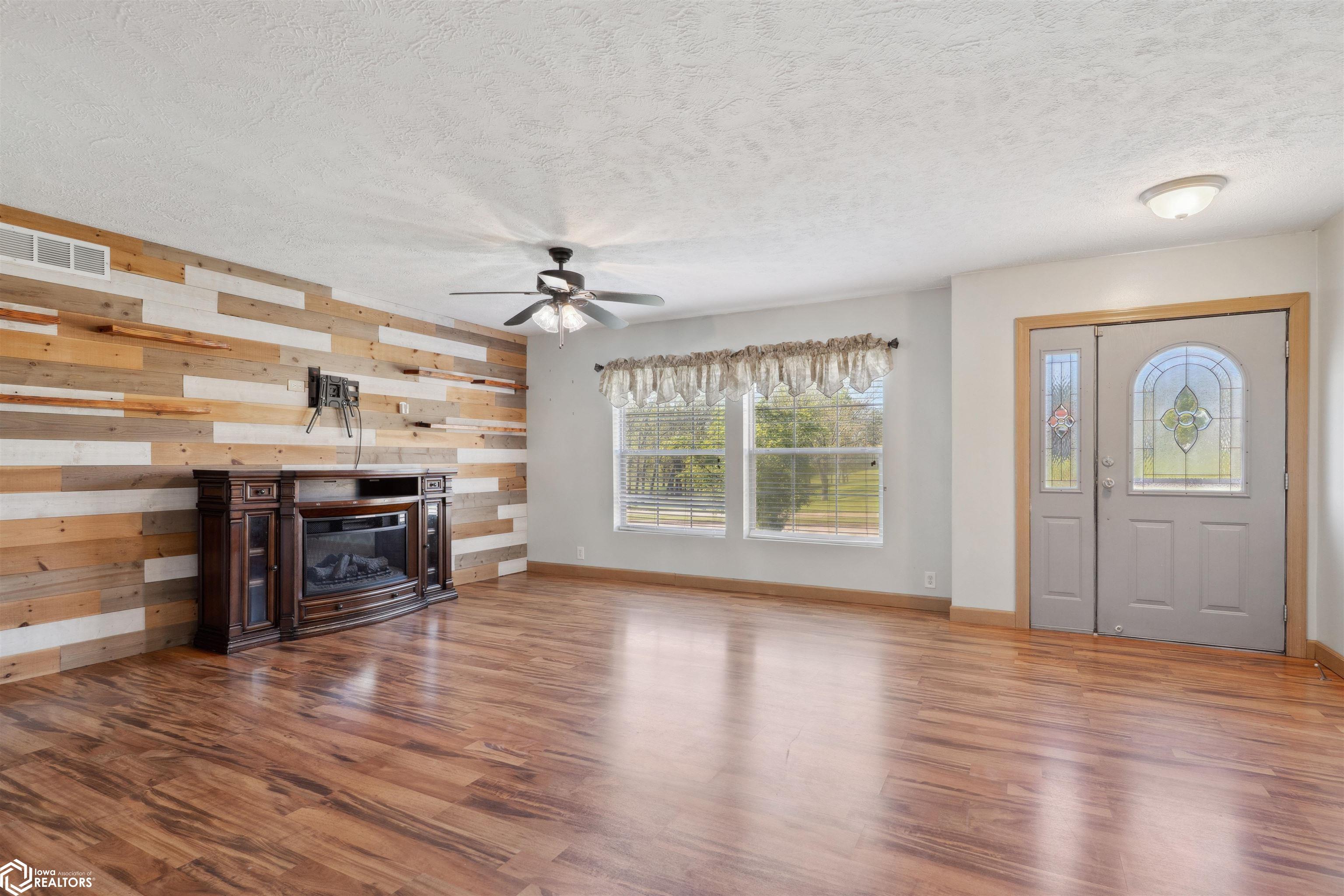 803 E Bell Drive, Mount Pleasant, Iowa image 3