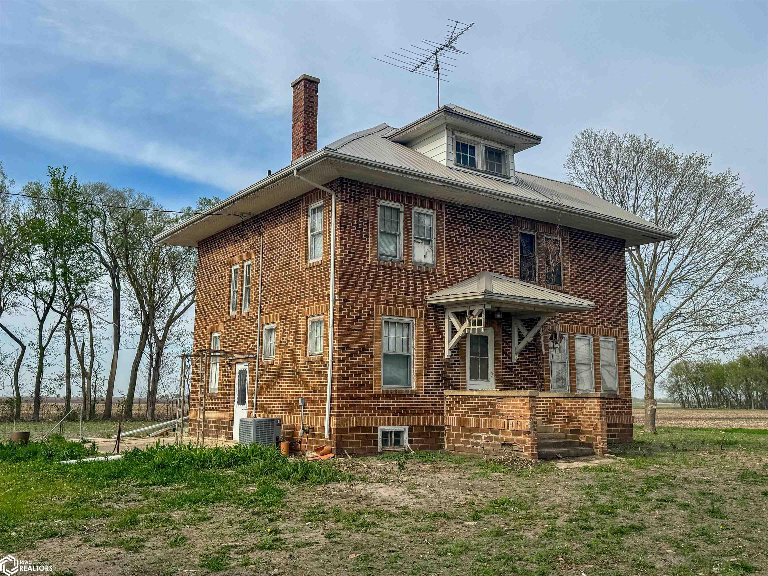 2110 255th Street, Sheffield, Iowa image 1