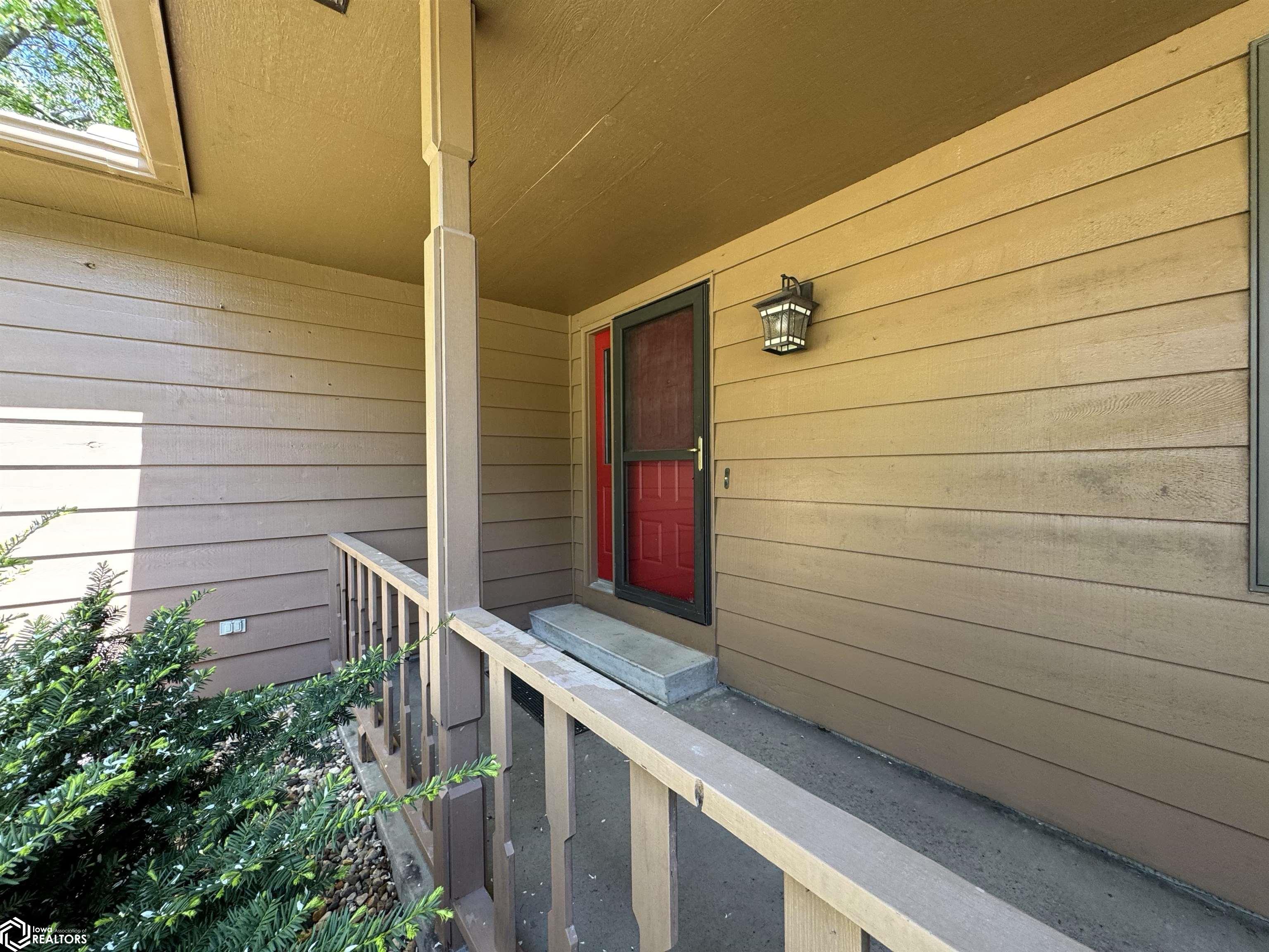 215 Woodbine Road, Mason City, Iowa image 2