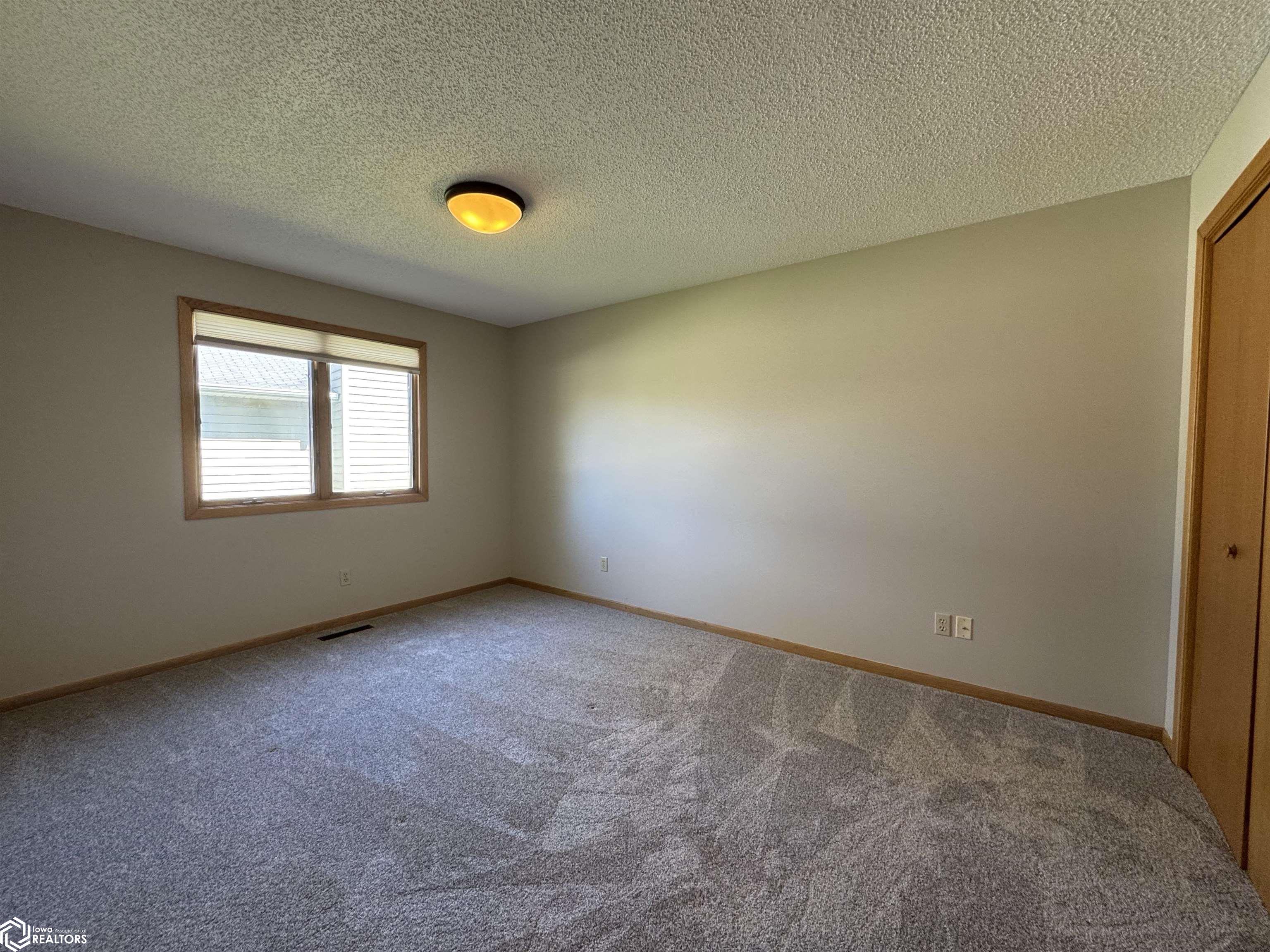 215 Woodbine Road, Mason City, Iowa image 13