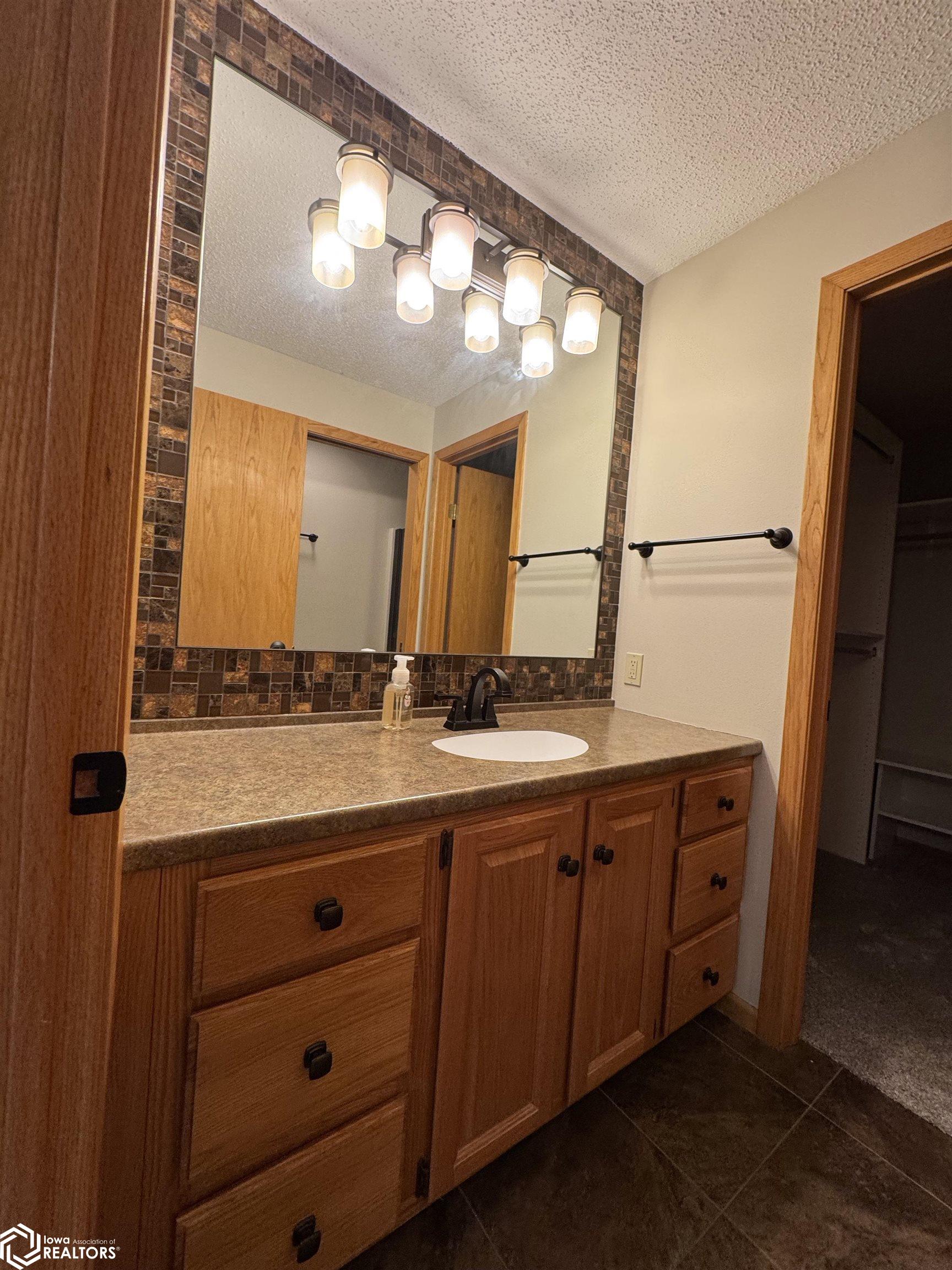 215 Woodbine Road, Mason City, Iowa image 18