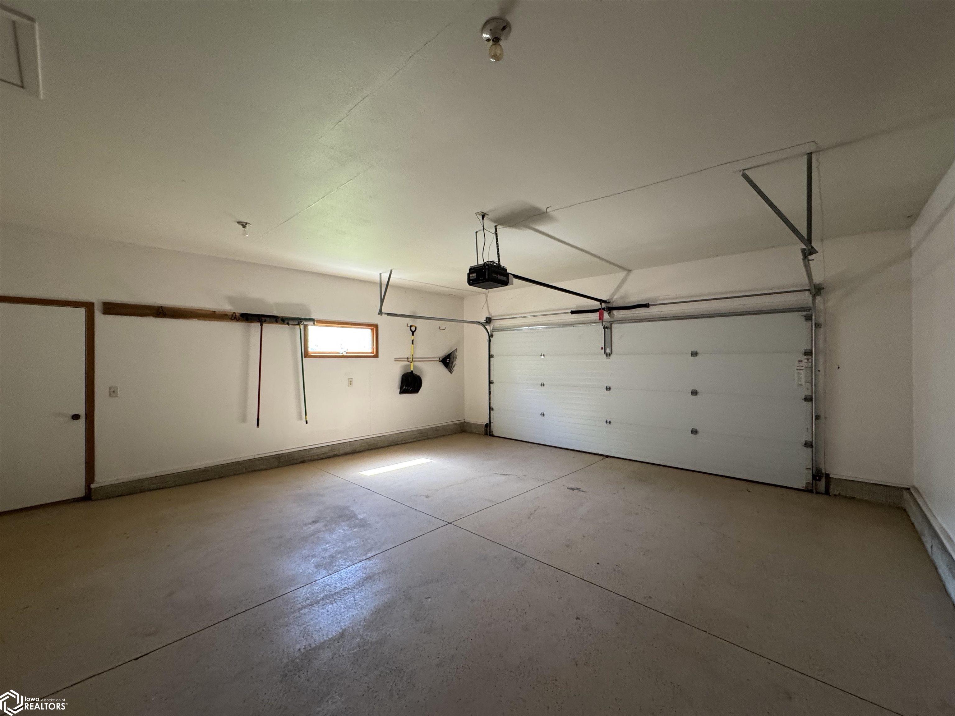 215 Woodbine Road, Mason City, Iowa image 28