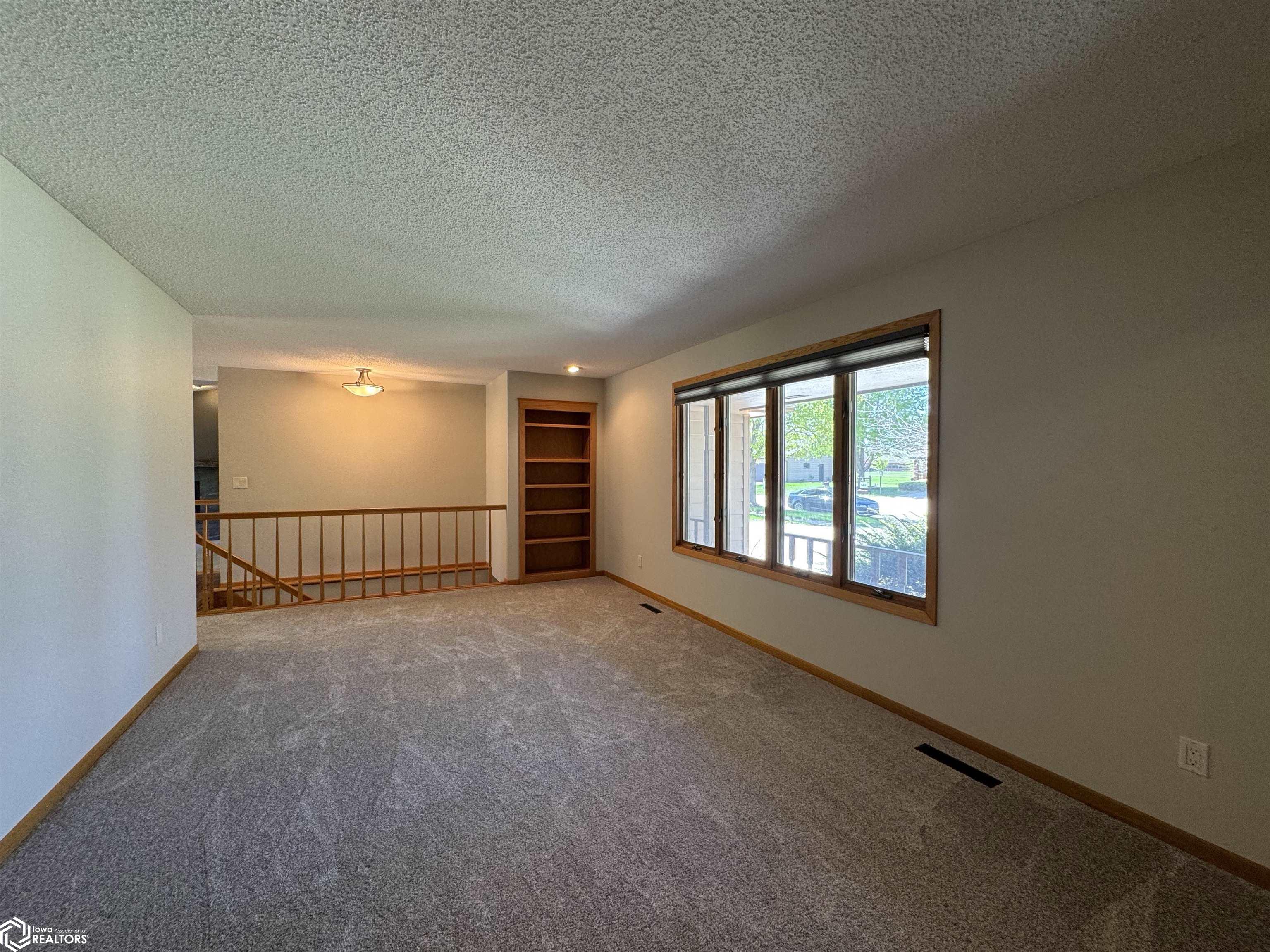 215 Woodbine Road, Mason City, Iowa image 7