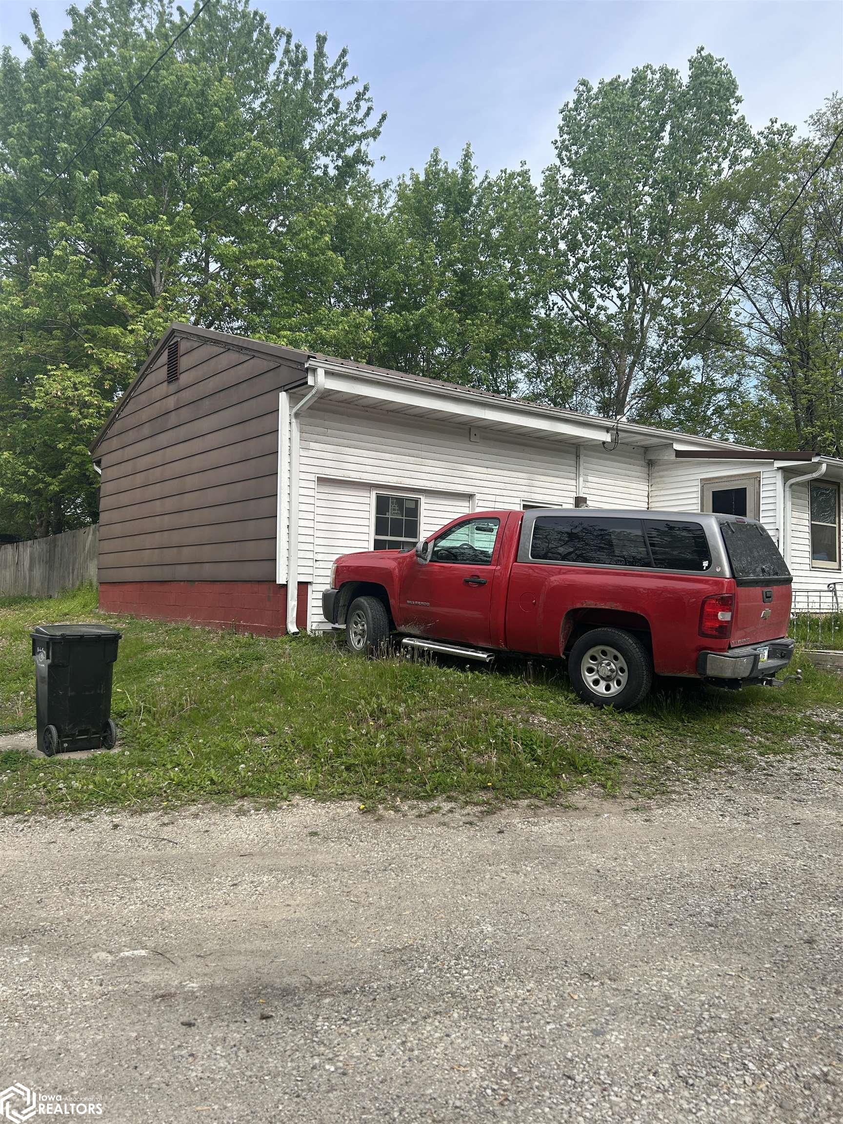 1402 W Highland, Ottumwa, Iowa image 2