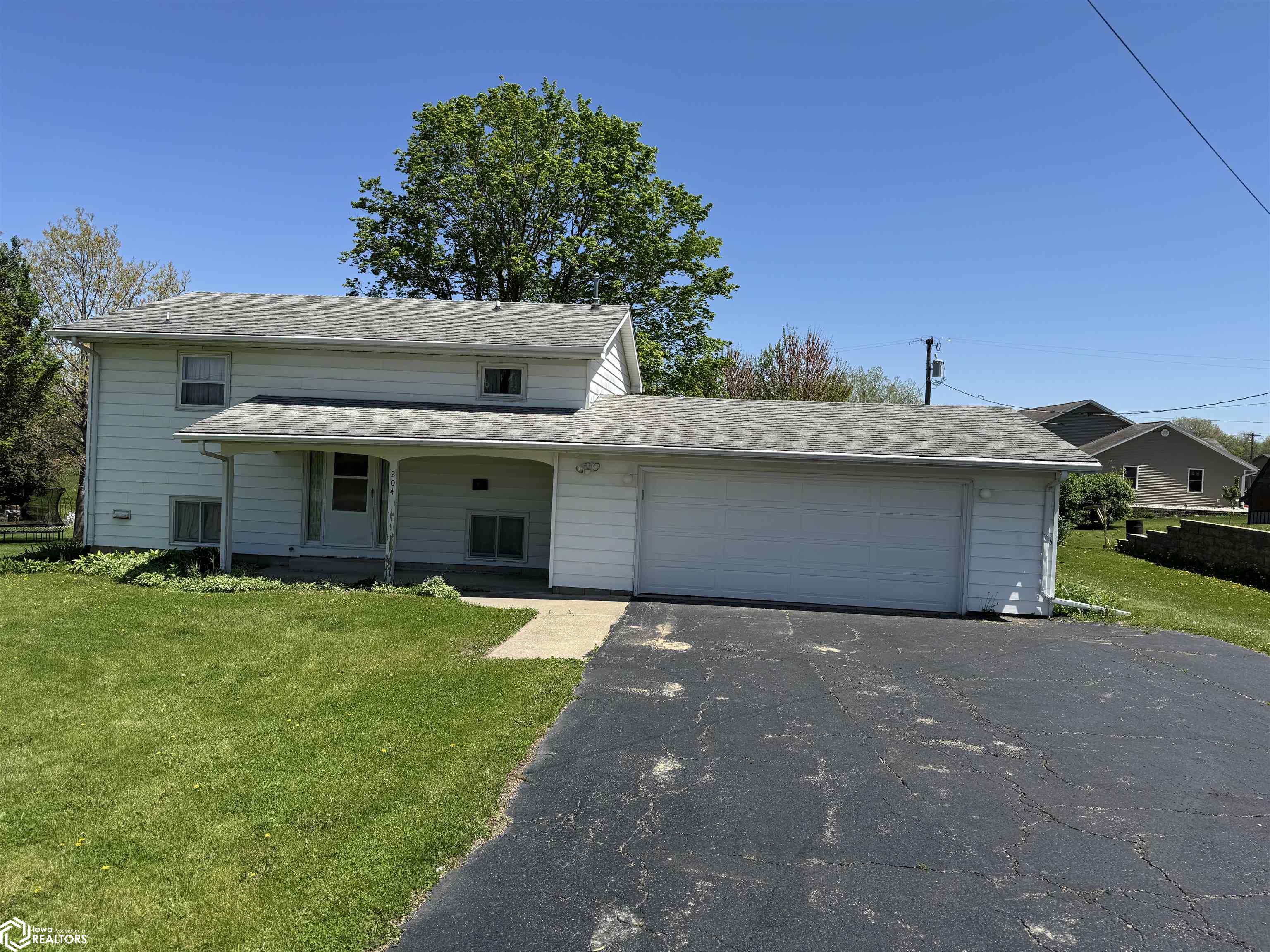 204 N Harrison Street, Toledo, Iowa image 1