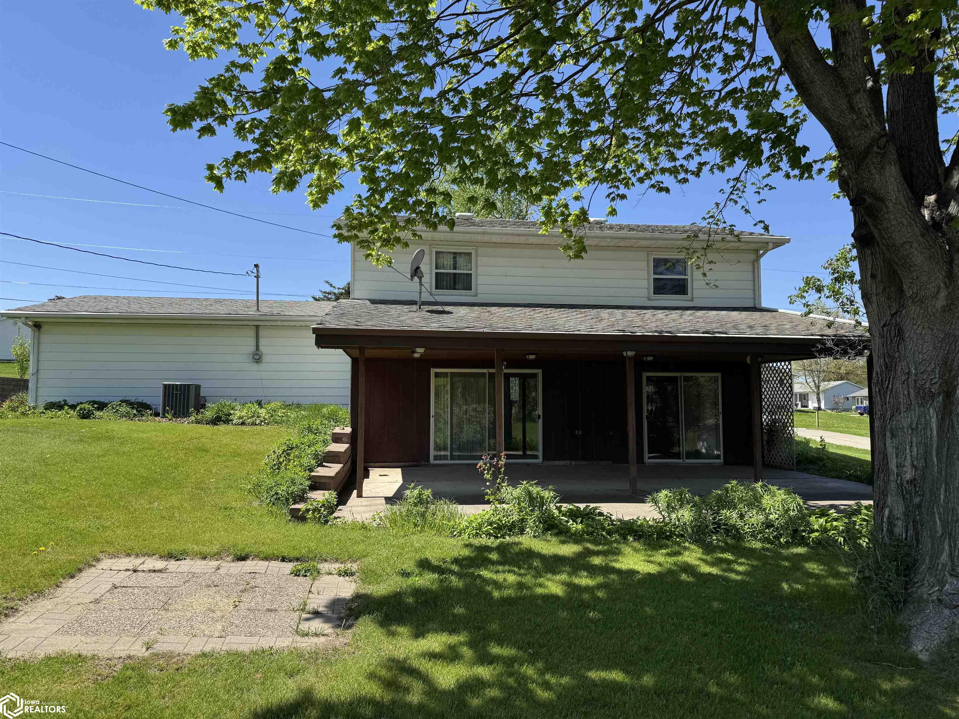 204 N Harrison Street, Toledo, Iowa image 2