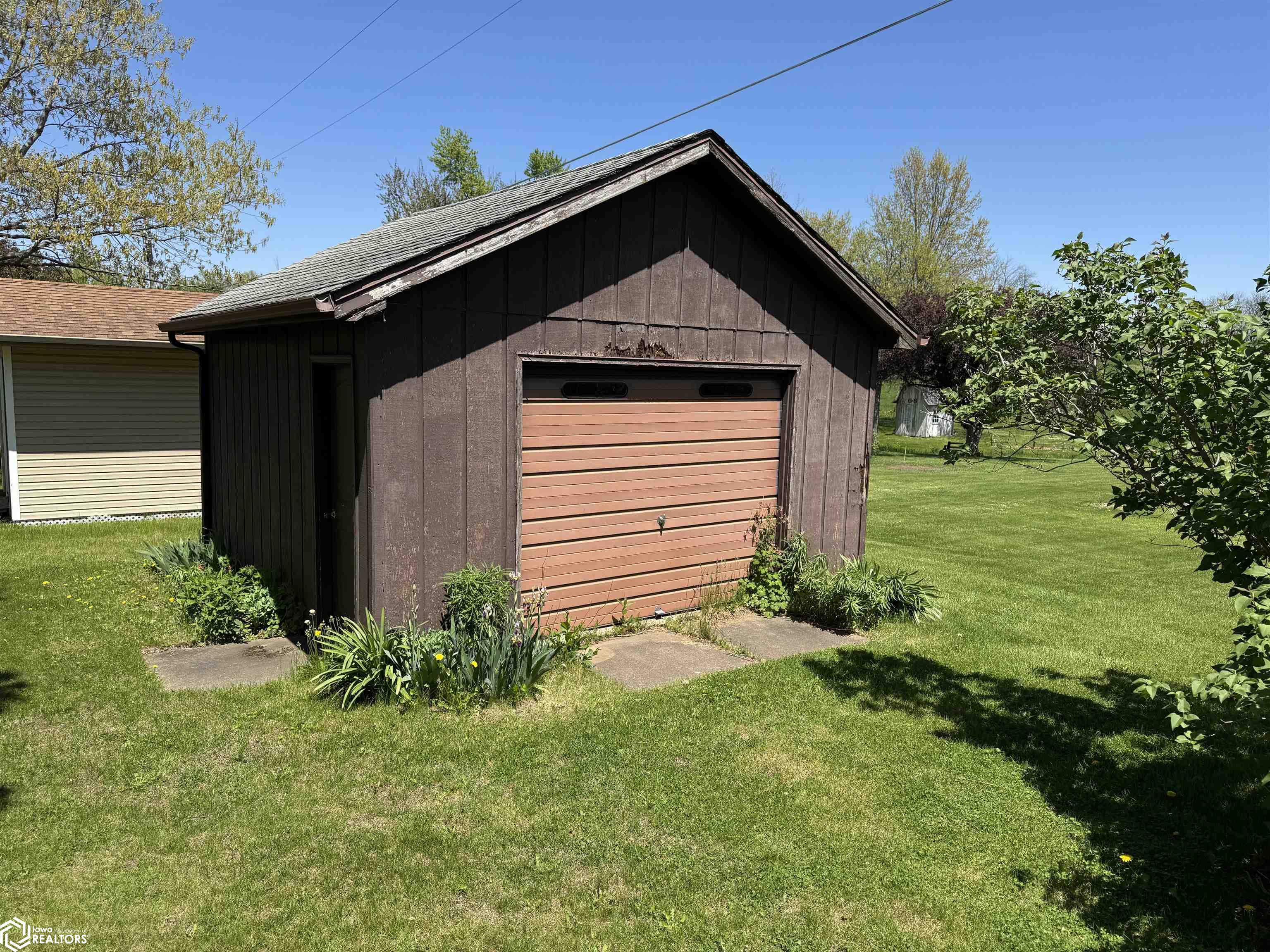 204 N Harrison Street, Toledo, Iowa image 3