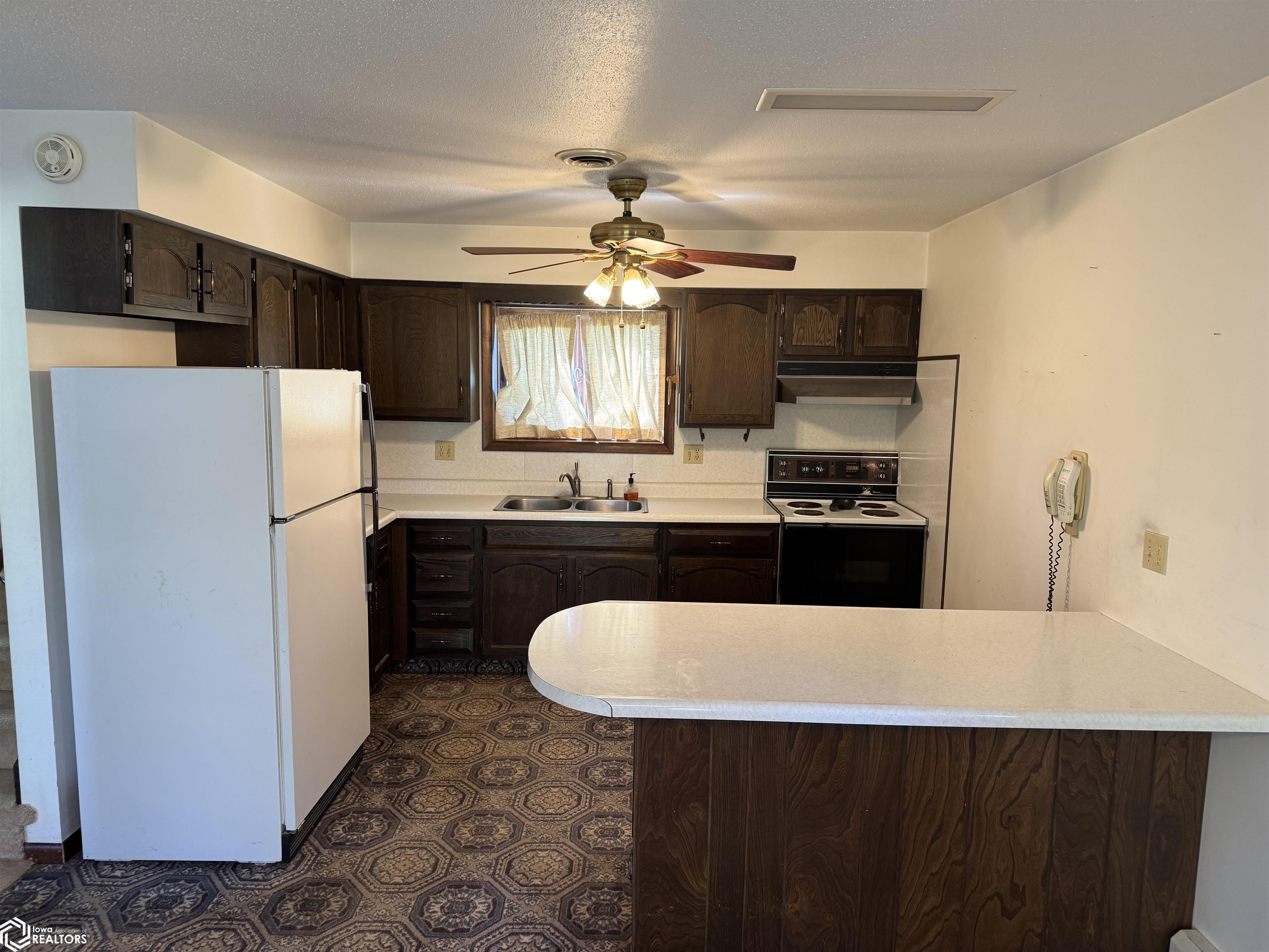 204 N Harrison Street, Toledo, Iowa image 5