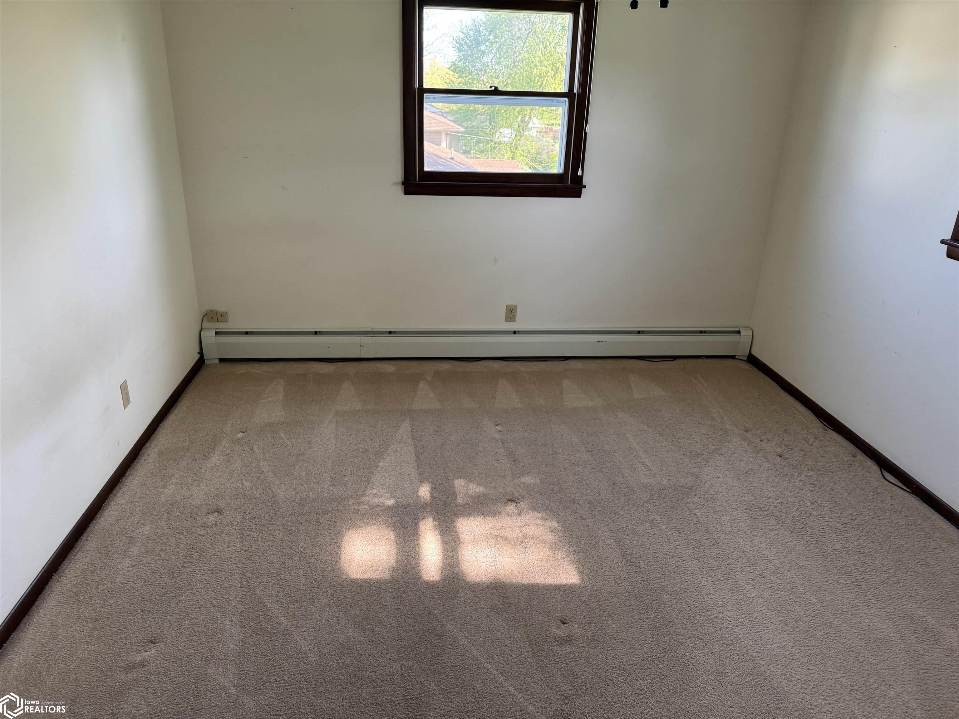 204 N Harrison Street, Toledo, Iowa image 8