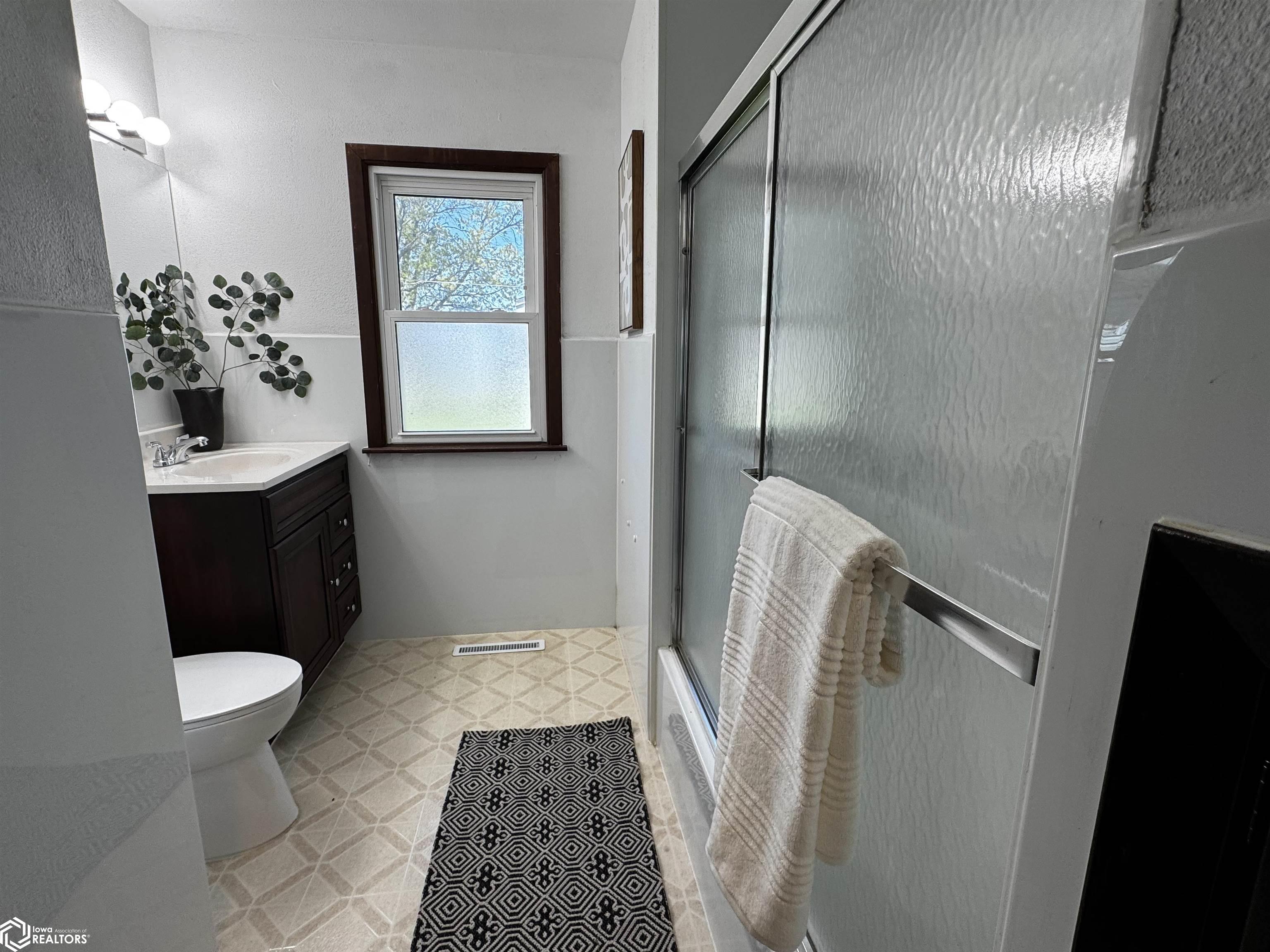 1610 Elder Drive, Marshalltown, Iowa image 8