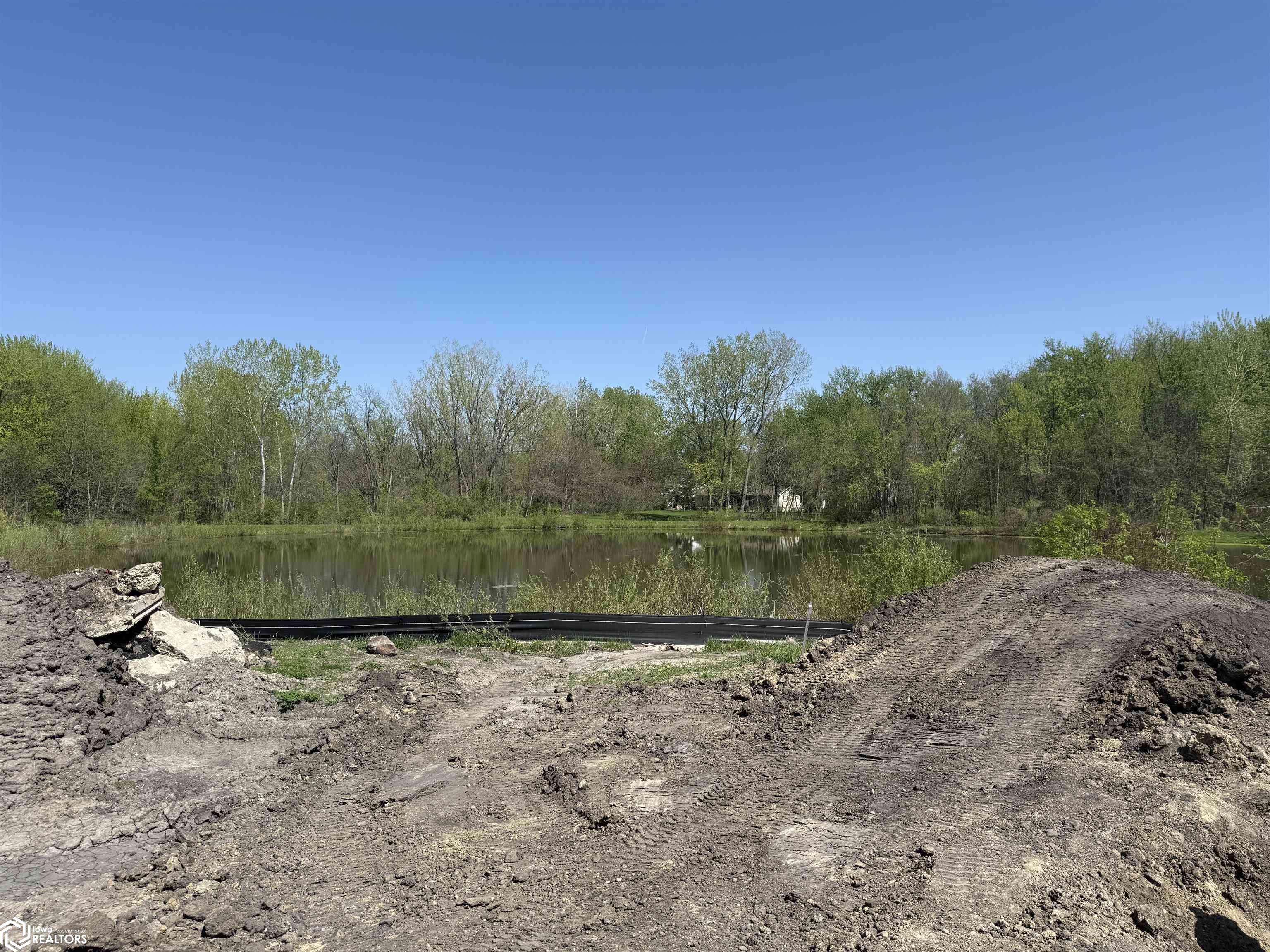204 Stonebrook Ct, Clear Lake, Iowa image 3