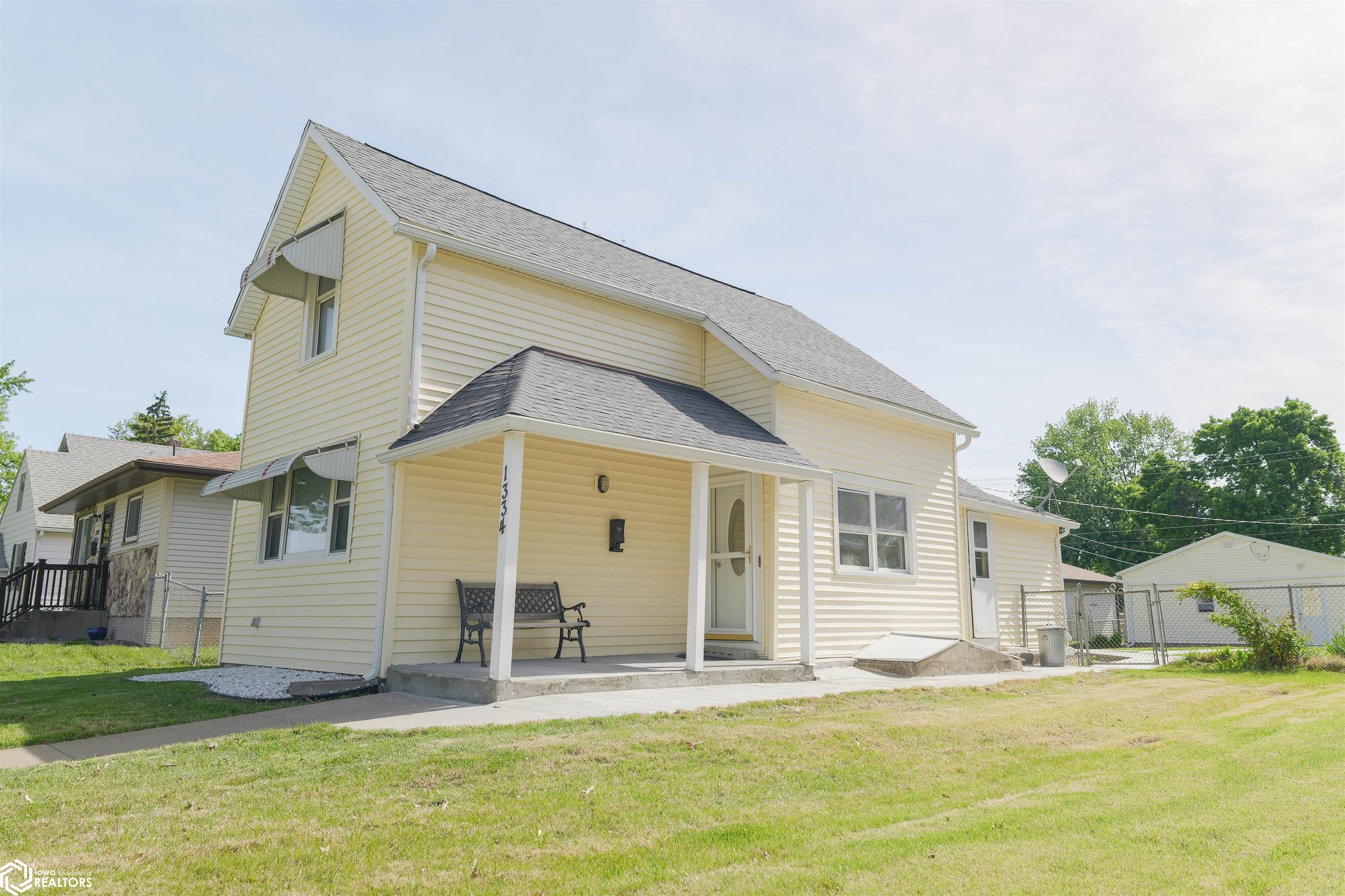 1334 S Leebrick Street, Burlington, Iowa image 1