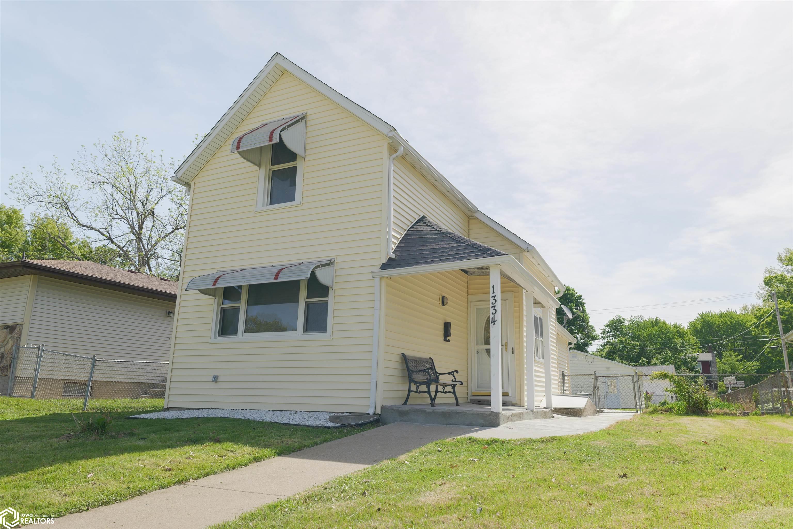 1334 S Leebrick Street, Burlington, Iowa image 2