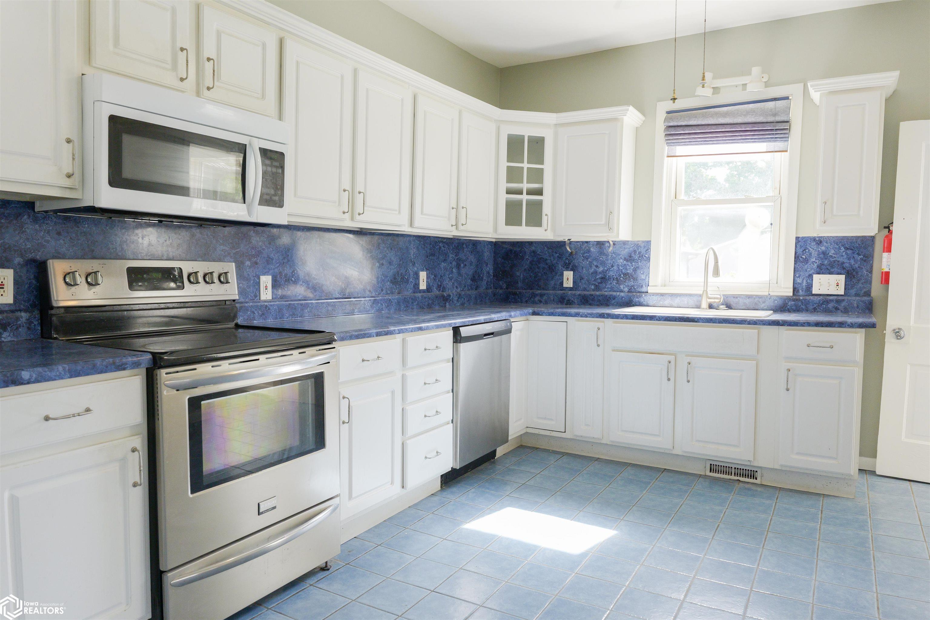 1334 S Leebrick Street, Burlington, Iowa image 12
