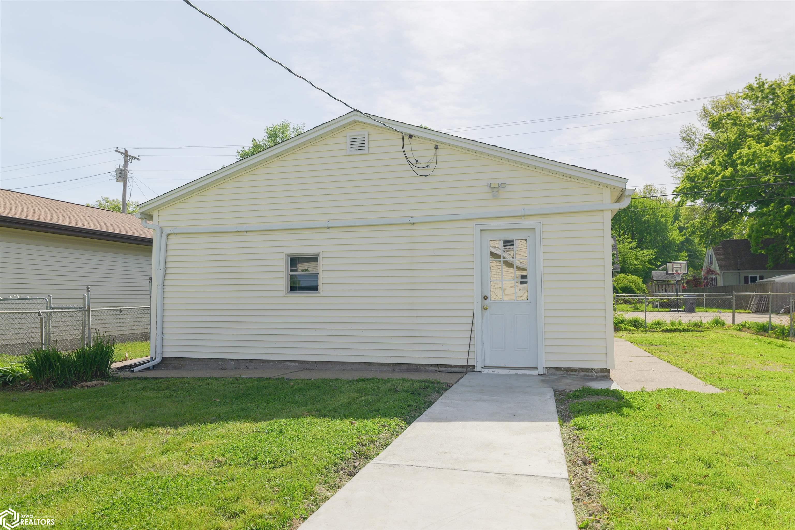 1334 S Leebrick Street, Burlington, Iowa image 13