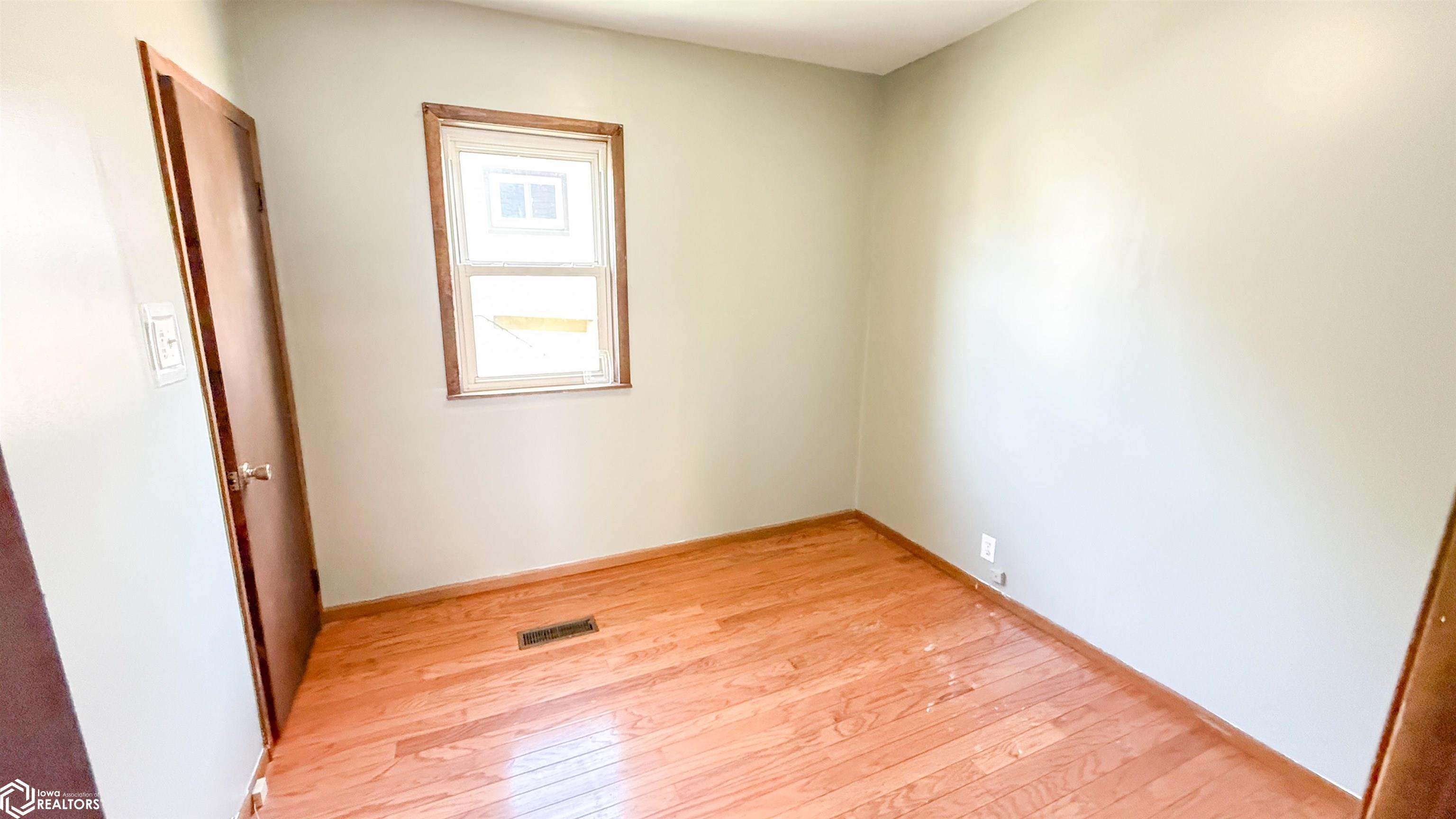 1334 S Leebrick Street, Burlington, Iowa image 33
