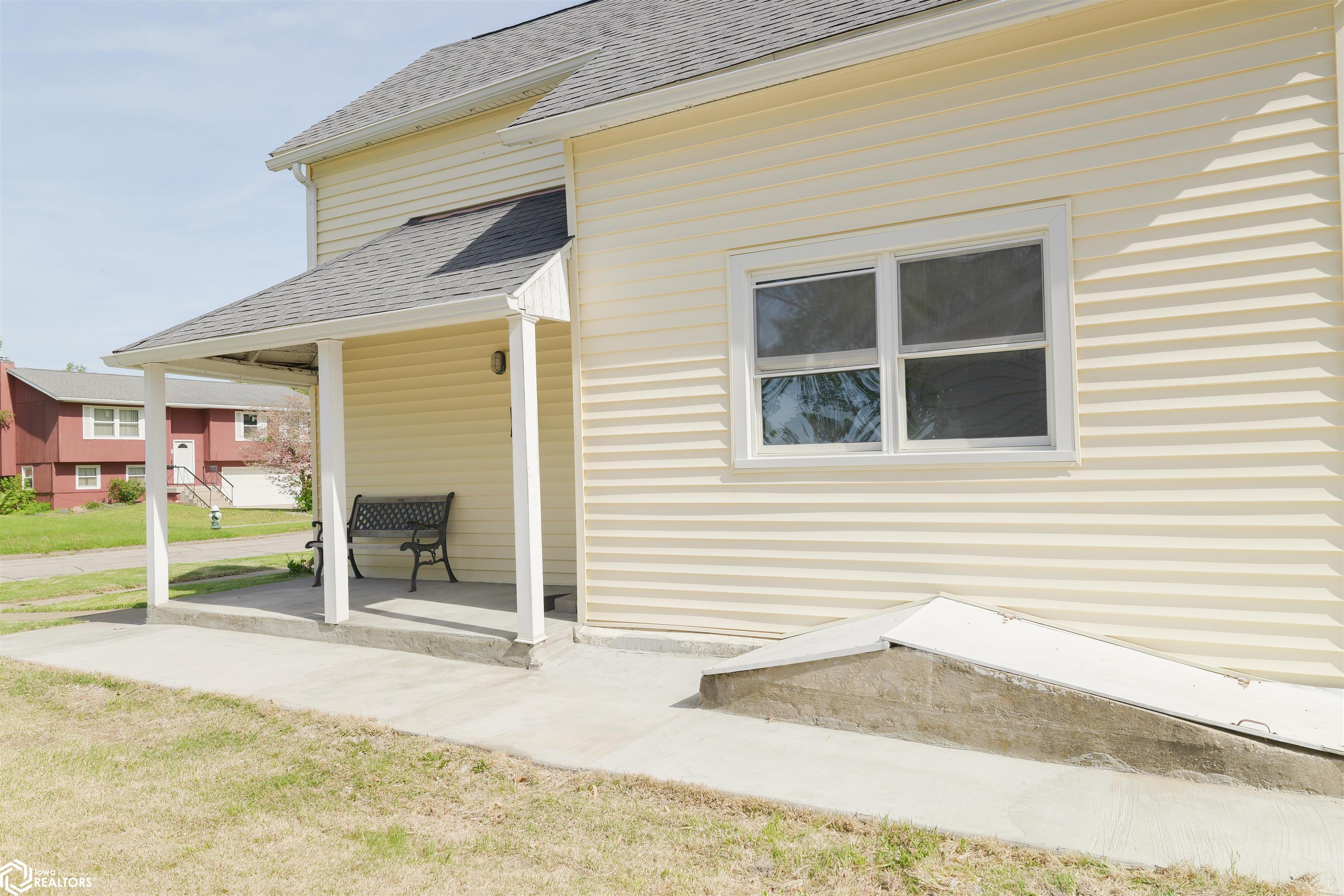 1334 S Leebrick Street, Burlington, Iowa image 6