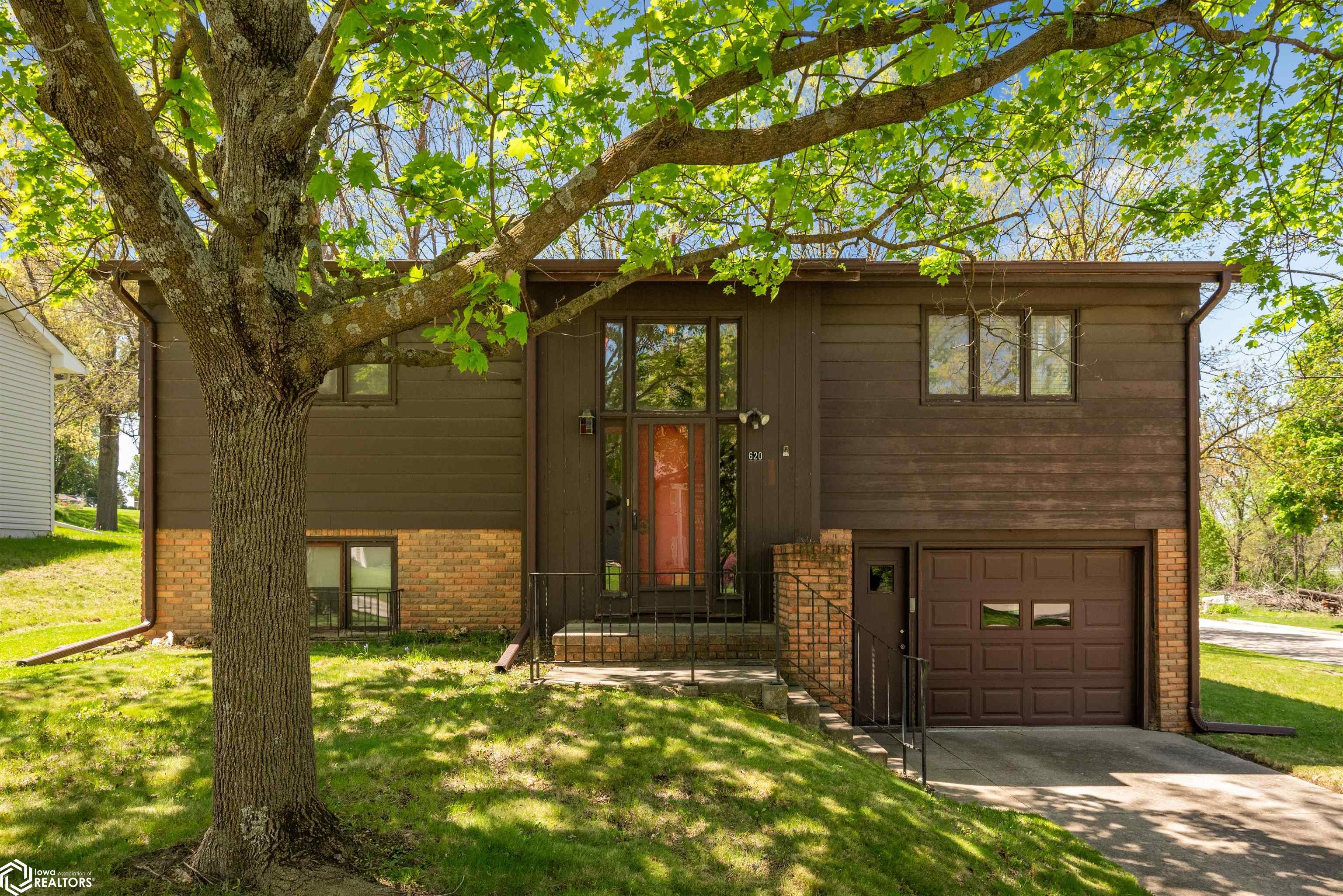 620 Highview Street, Nevada, Iowa image 1