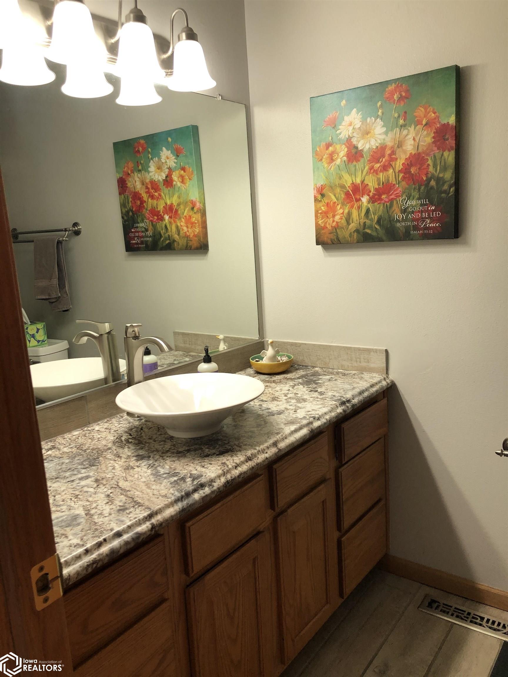 1604 Clay Court, Oskaloosa, Iowa image 19