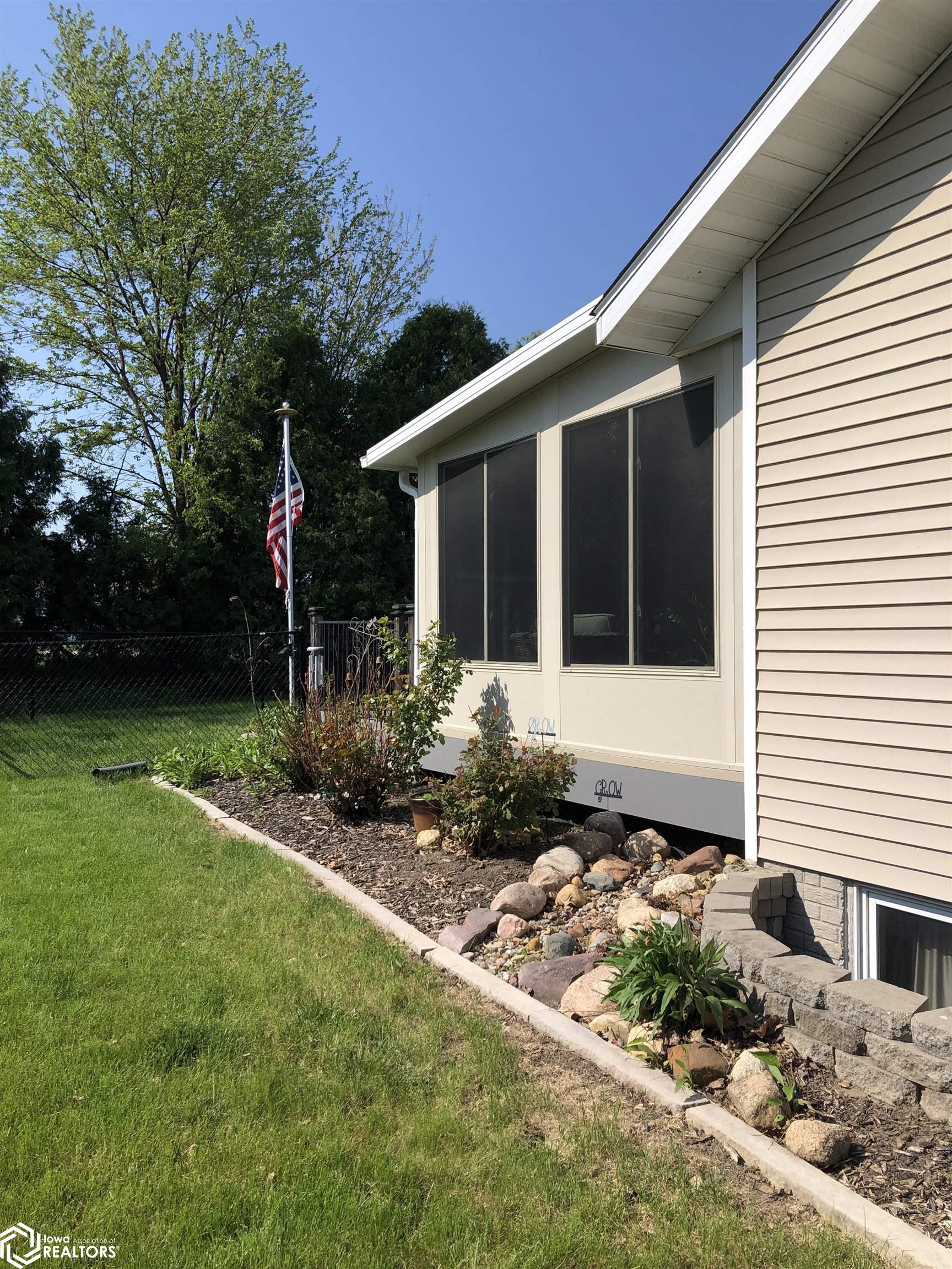 1604 Clay Court, Oskaloosa, Iowa image 3