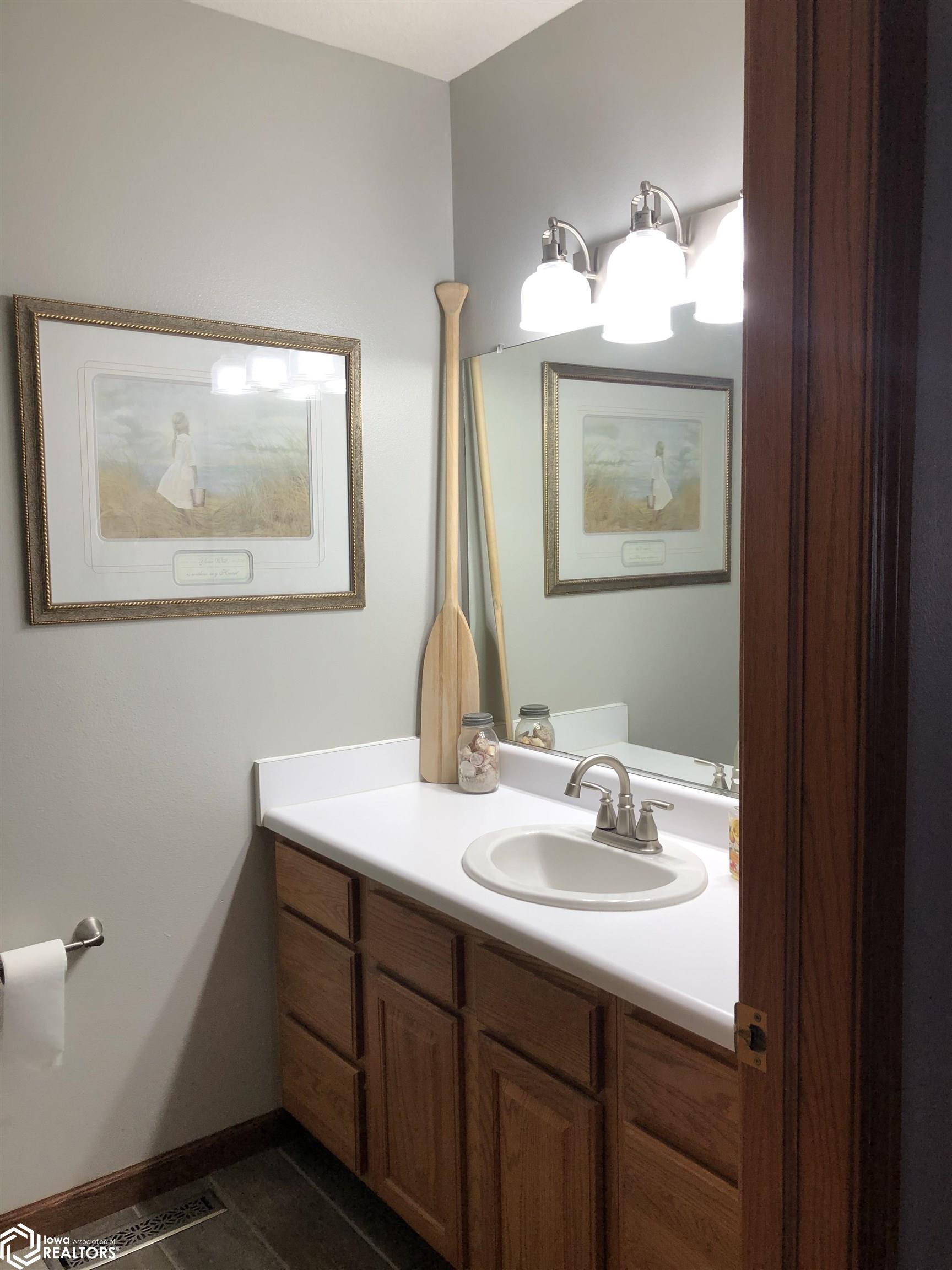 1604 Clay Court, Oskaloosa, Iowa image 23