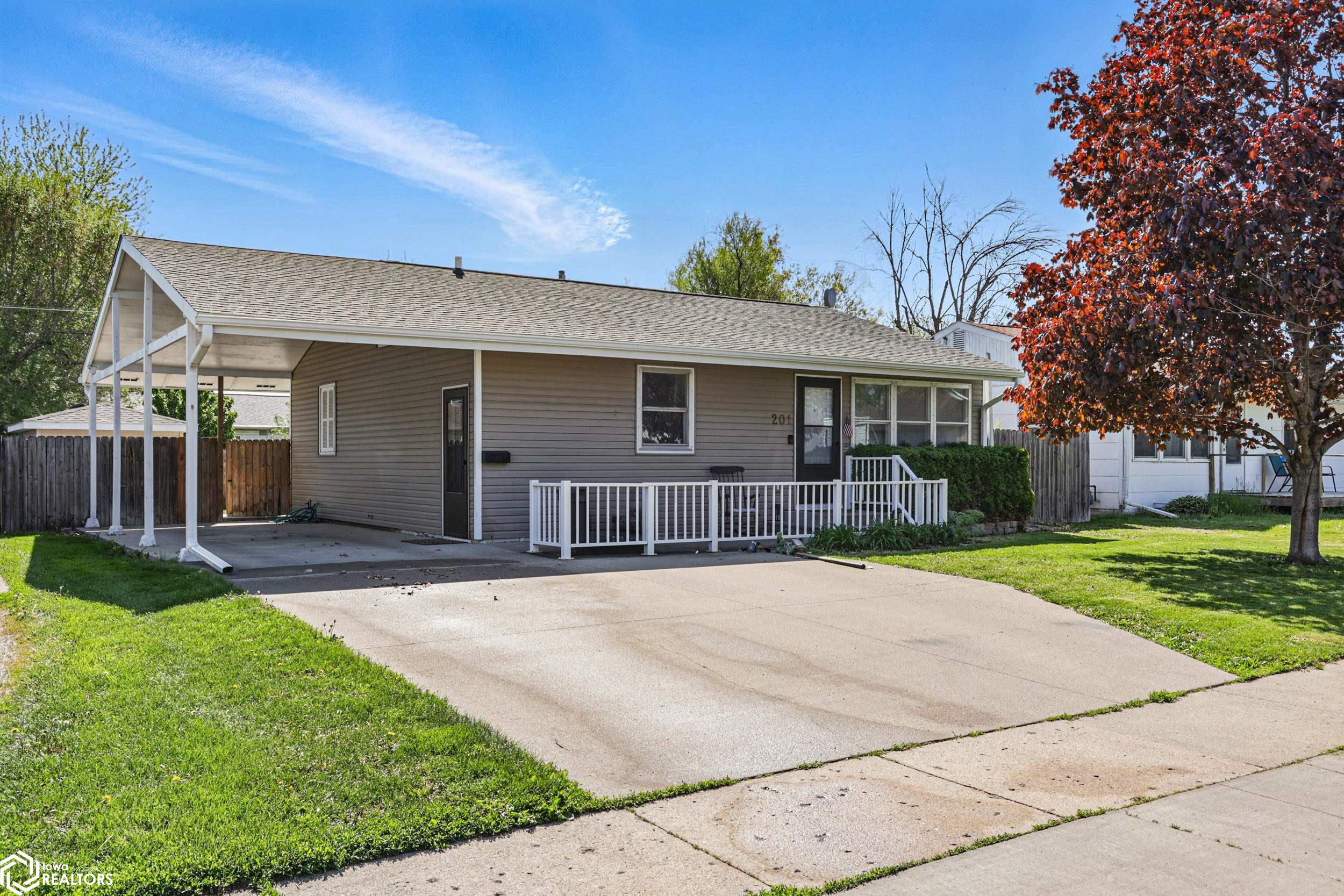 201 N 12th Avenue, Marshalltown, Iowa image 2