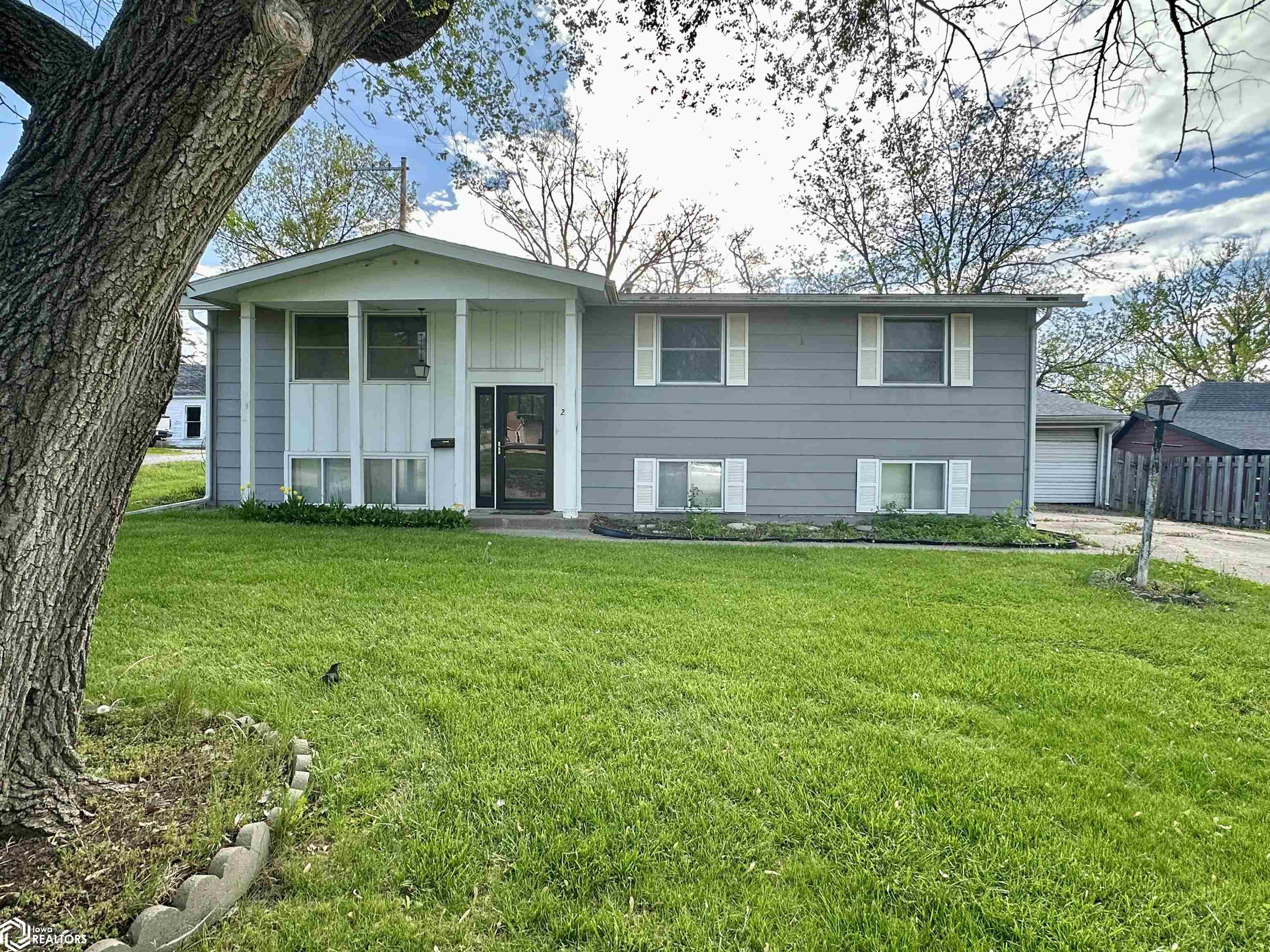 213 S 13th Street, Chariton, Iowa image 2