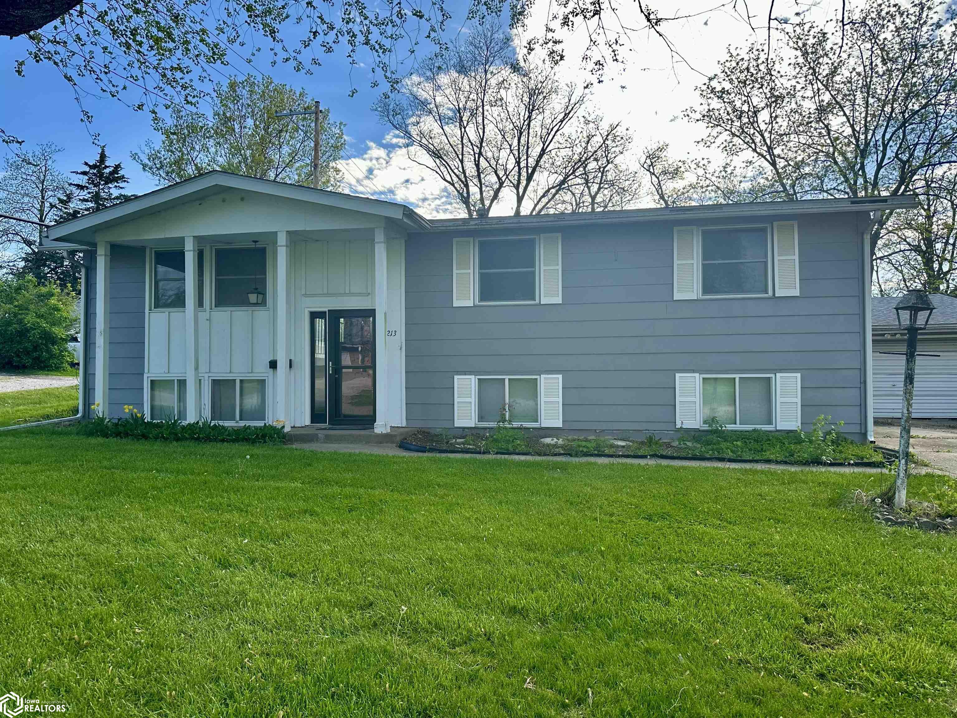 213 S 13th Street, Chariton, Iowa image 3
