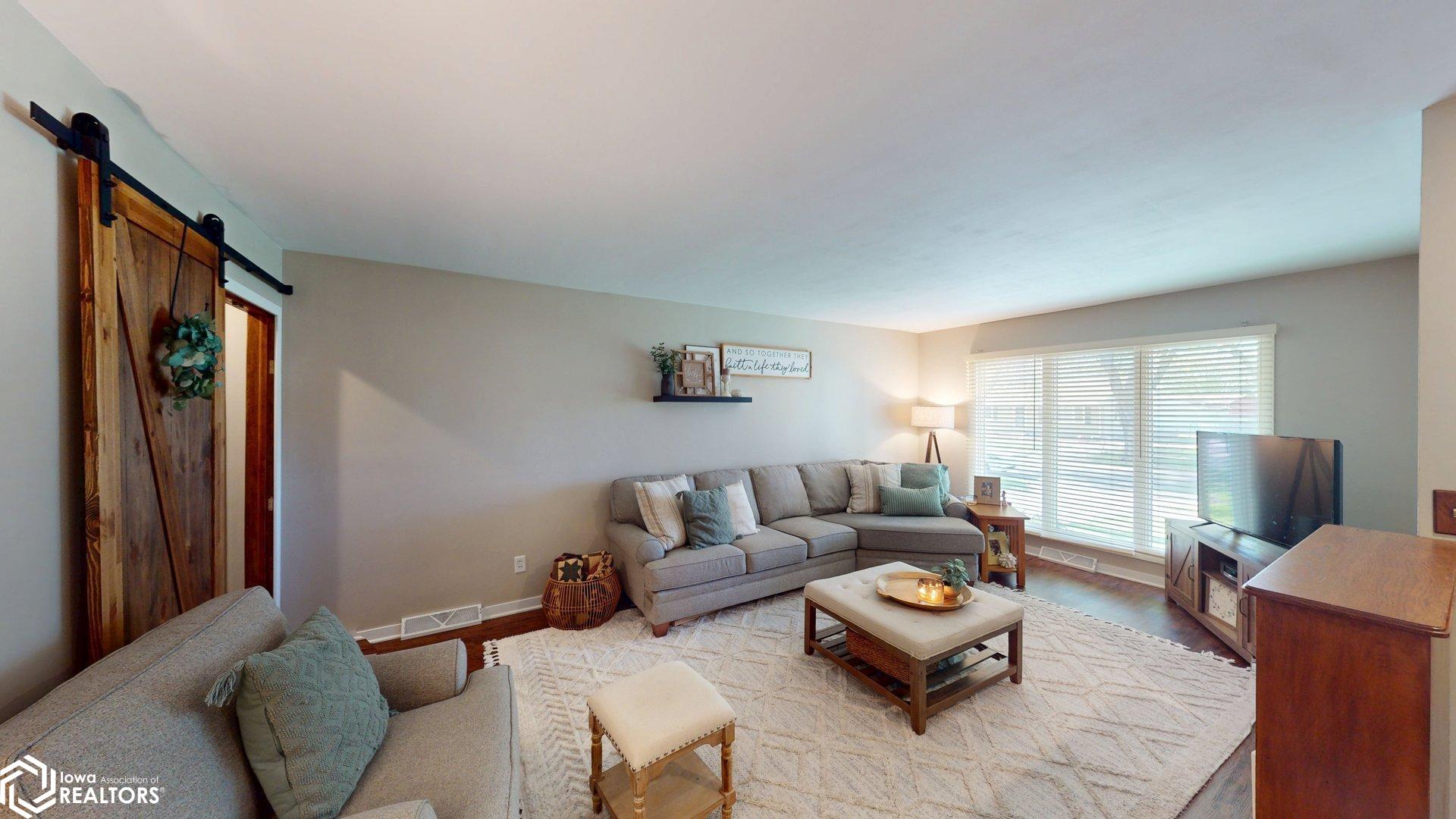 920 14th St, Mason City, Iowa image 2