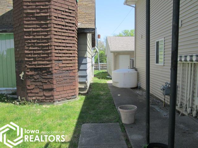 302 S Grand, Chariton, Iowa image 4